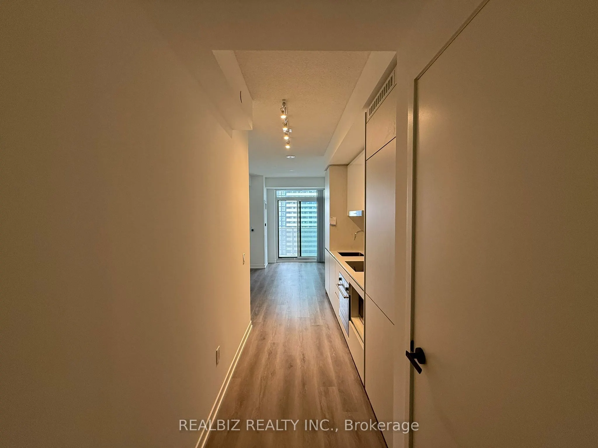 28 Interchange Way, #1715
