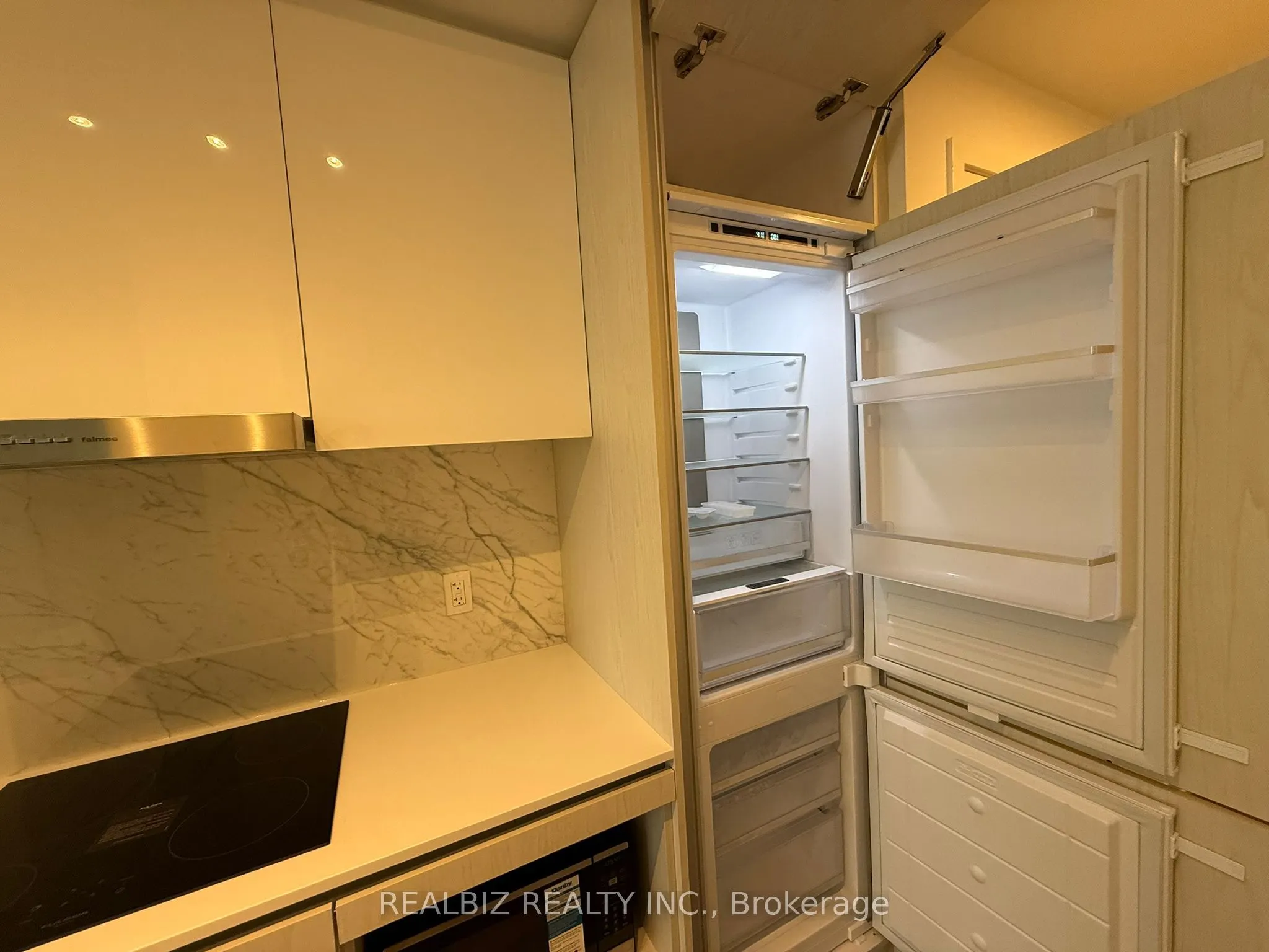 28 Interchange Way, #1715
