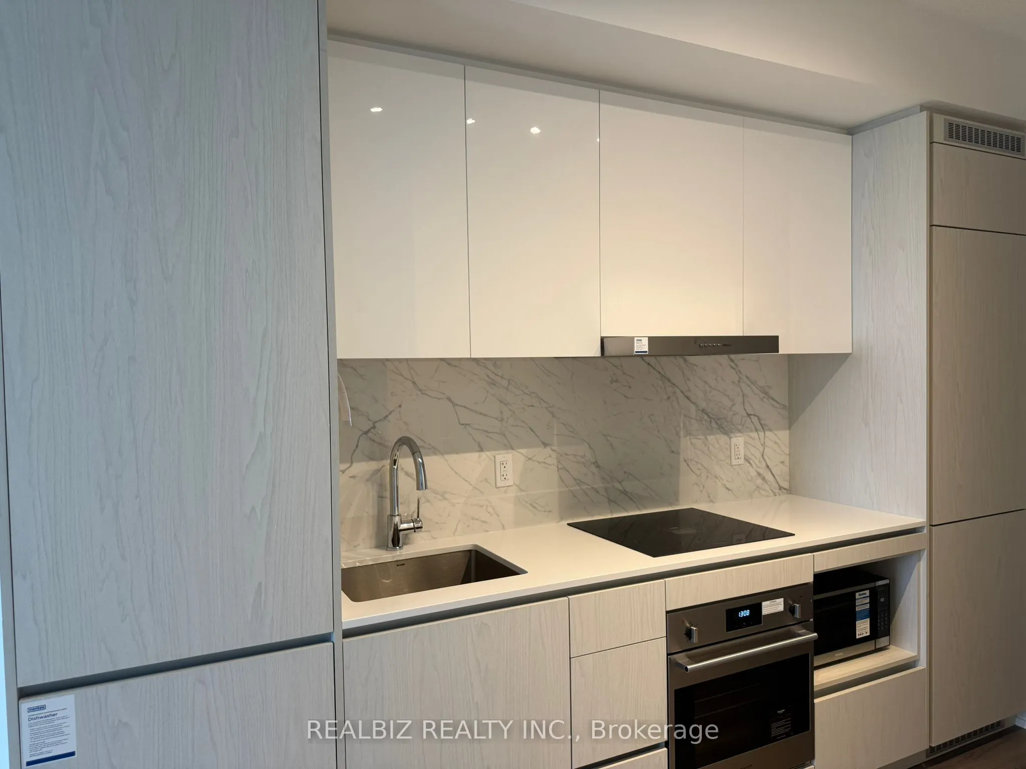28 Interchange Way, #1715