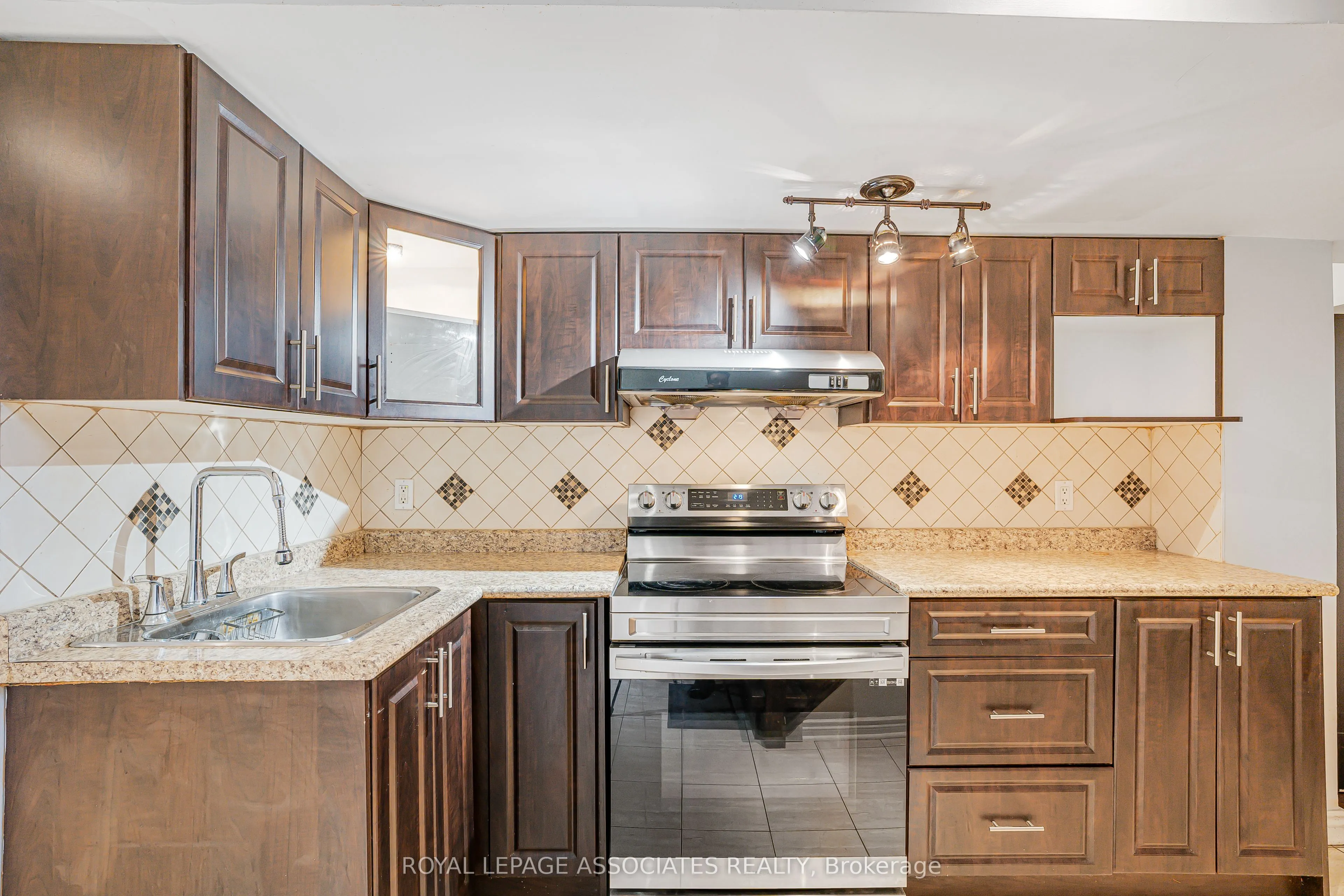 36 Clandfield Street, #BSMT