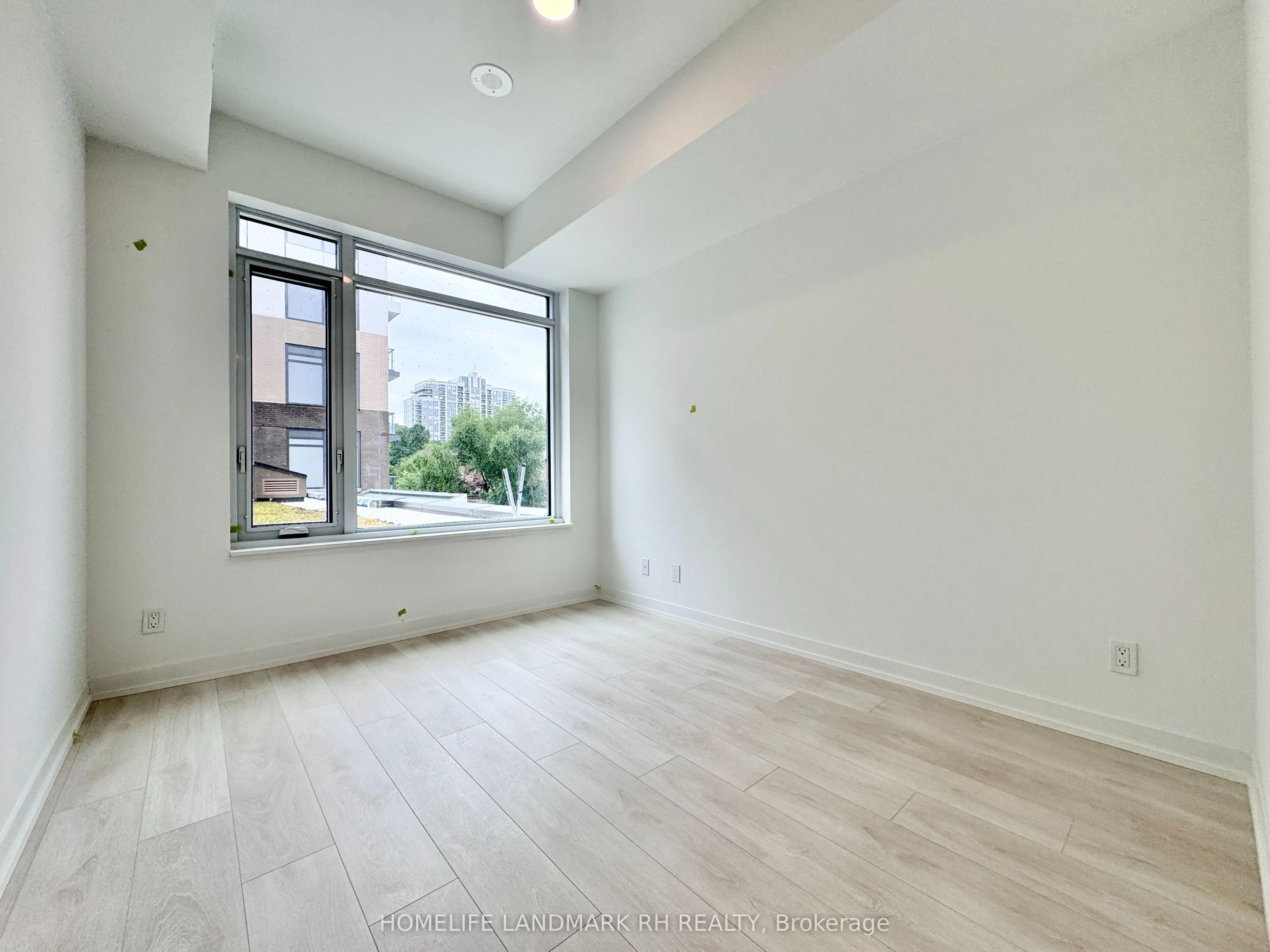 8 Beverley Glen Boulevard, #212C