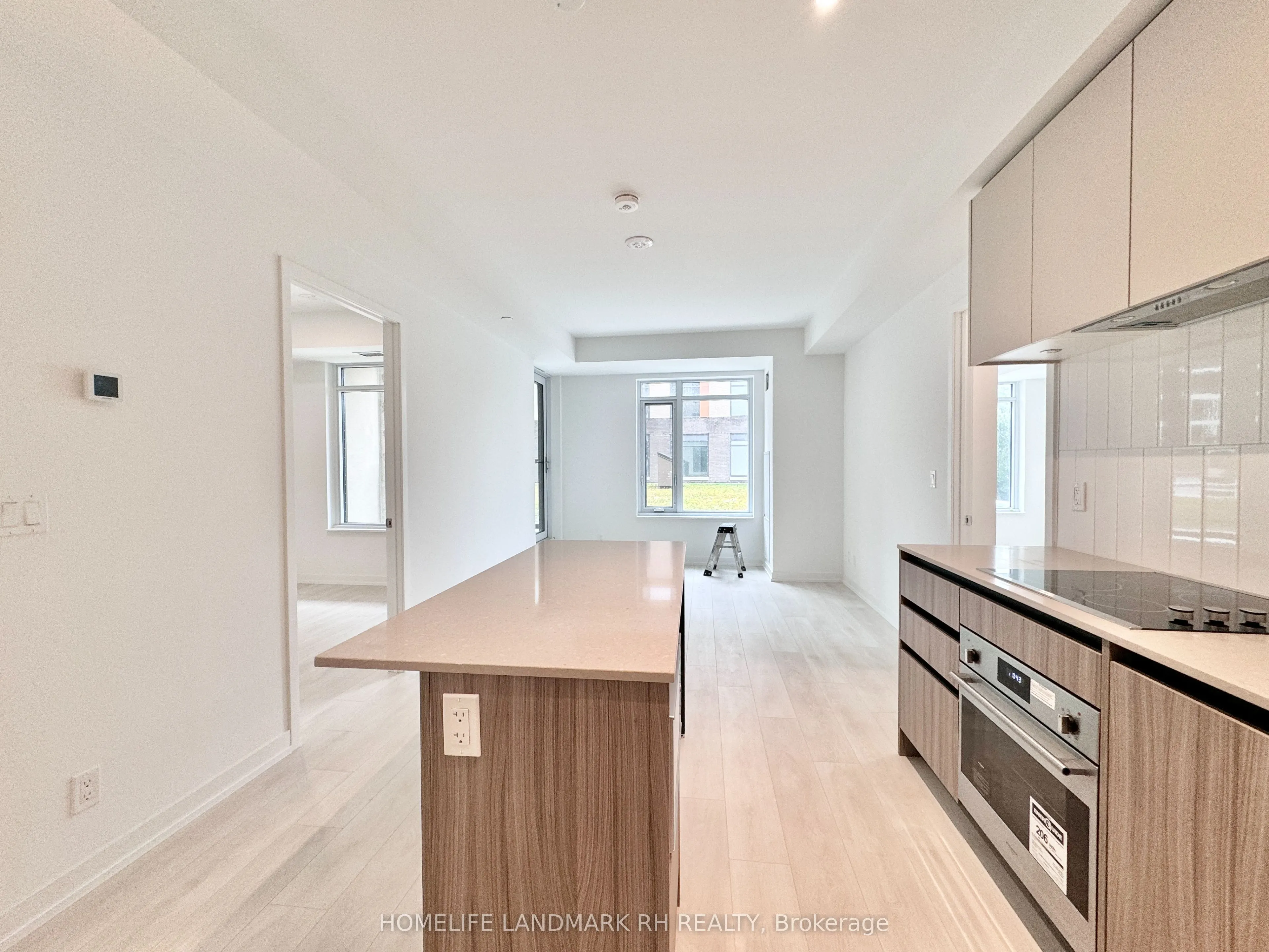 8 Beverley Glen Boulevard, #212C