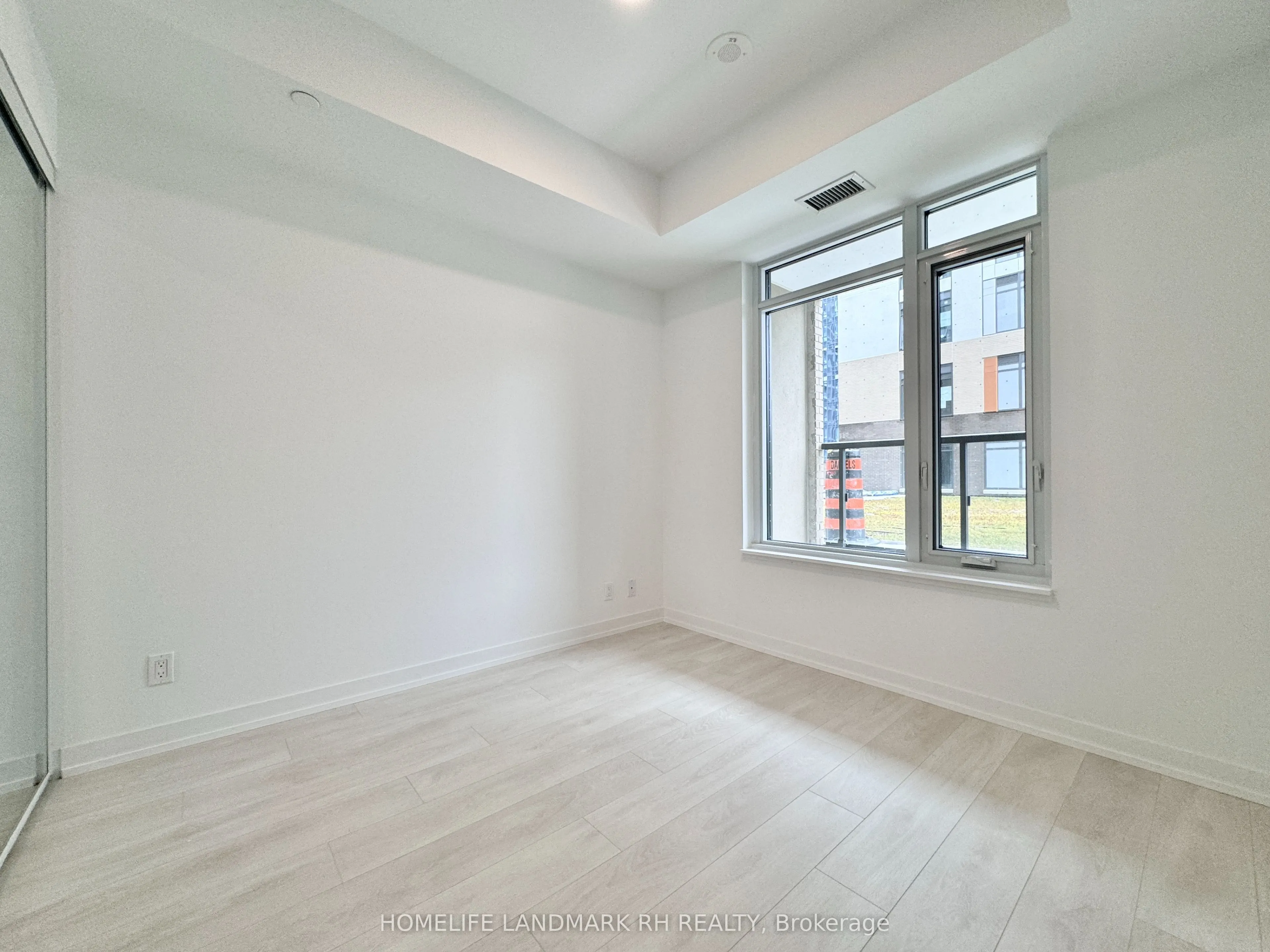 8 Beverley Glen Boulevard, #212C