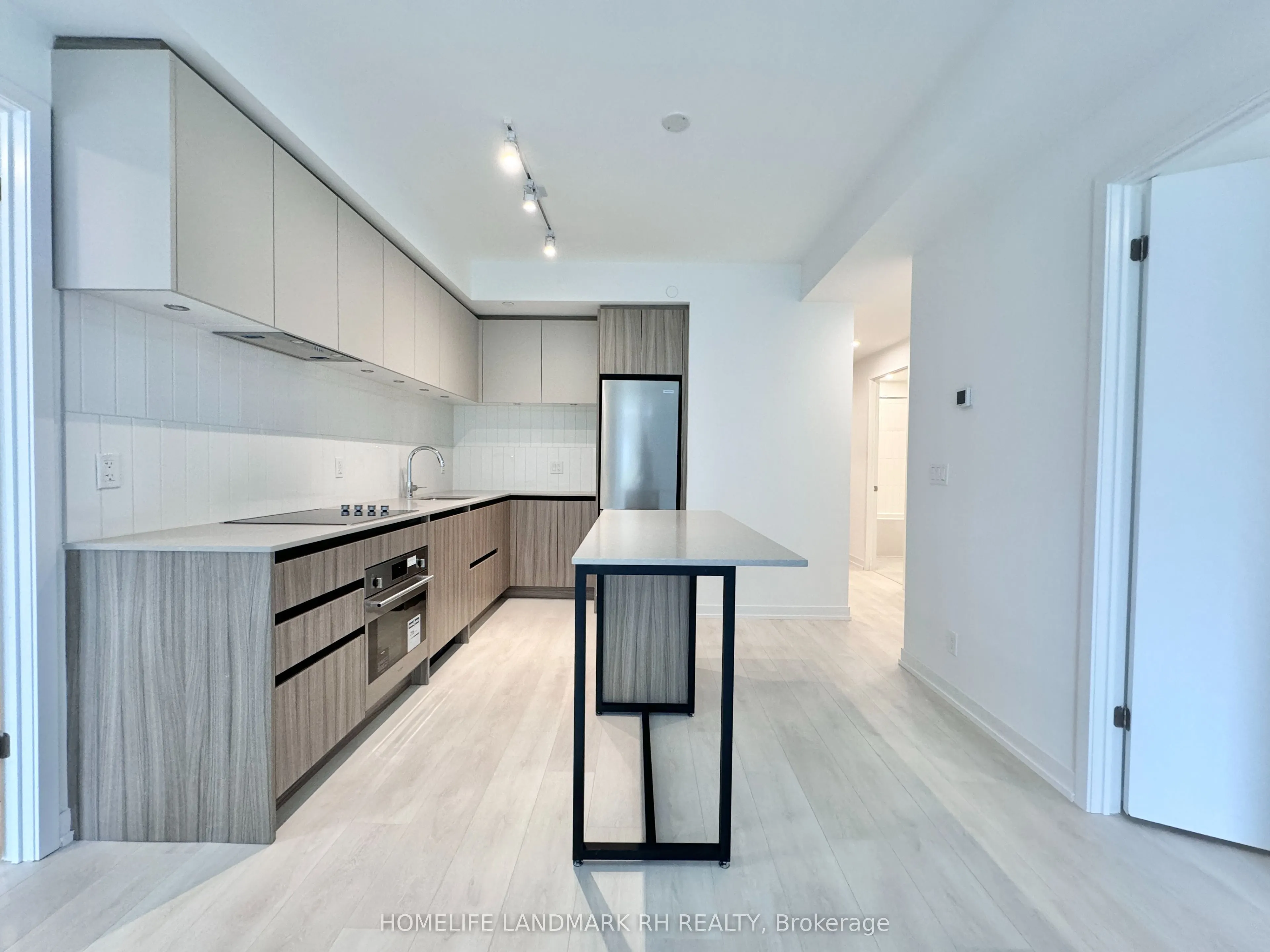 8 Beverley Glen Boulevard, #212C