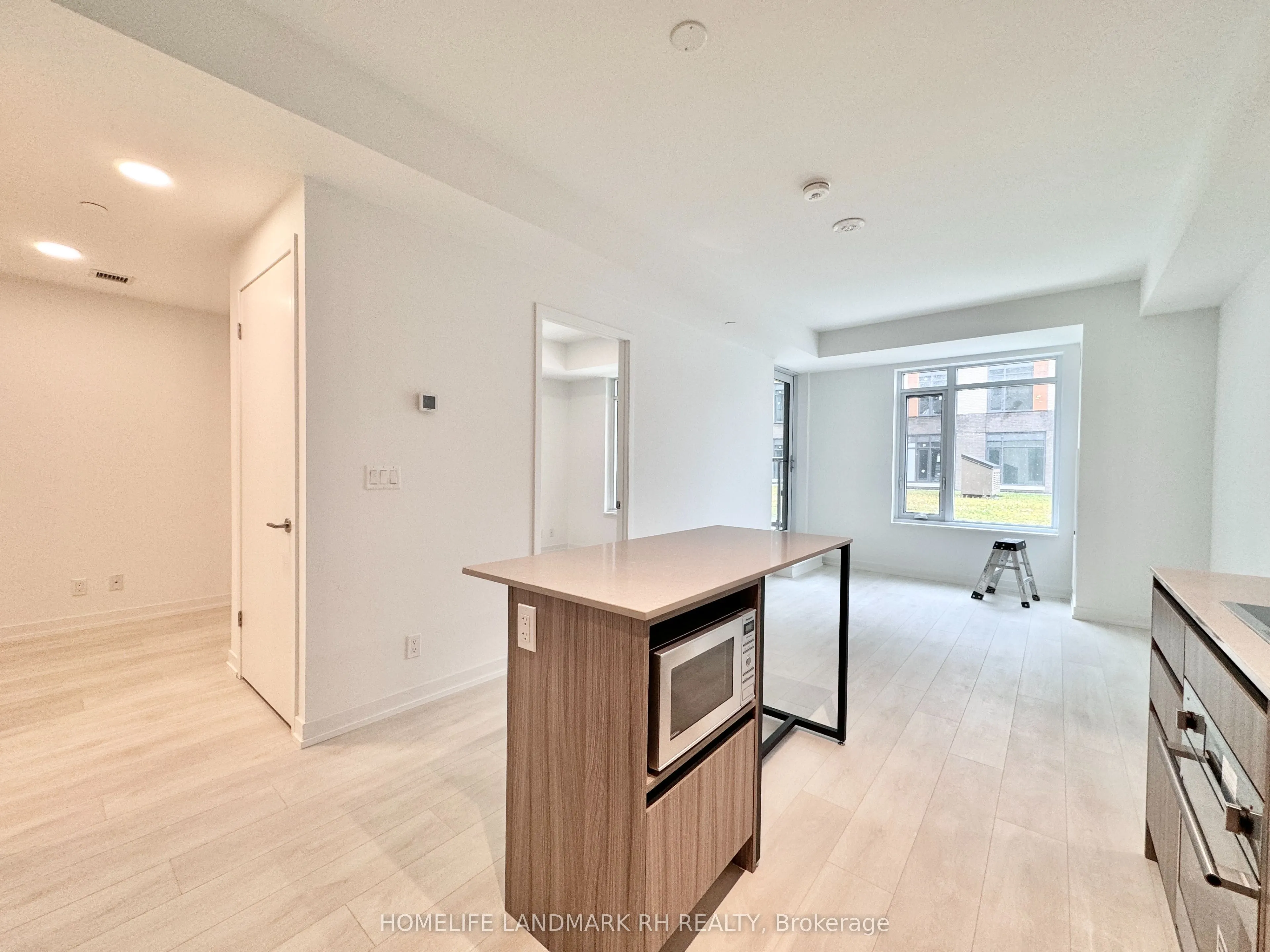 8 Beverley Glen Boulevard, #212C