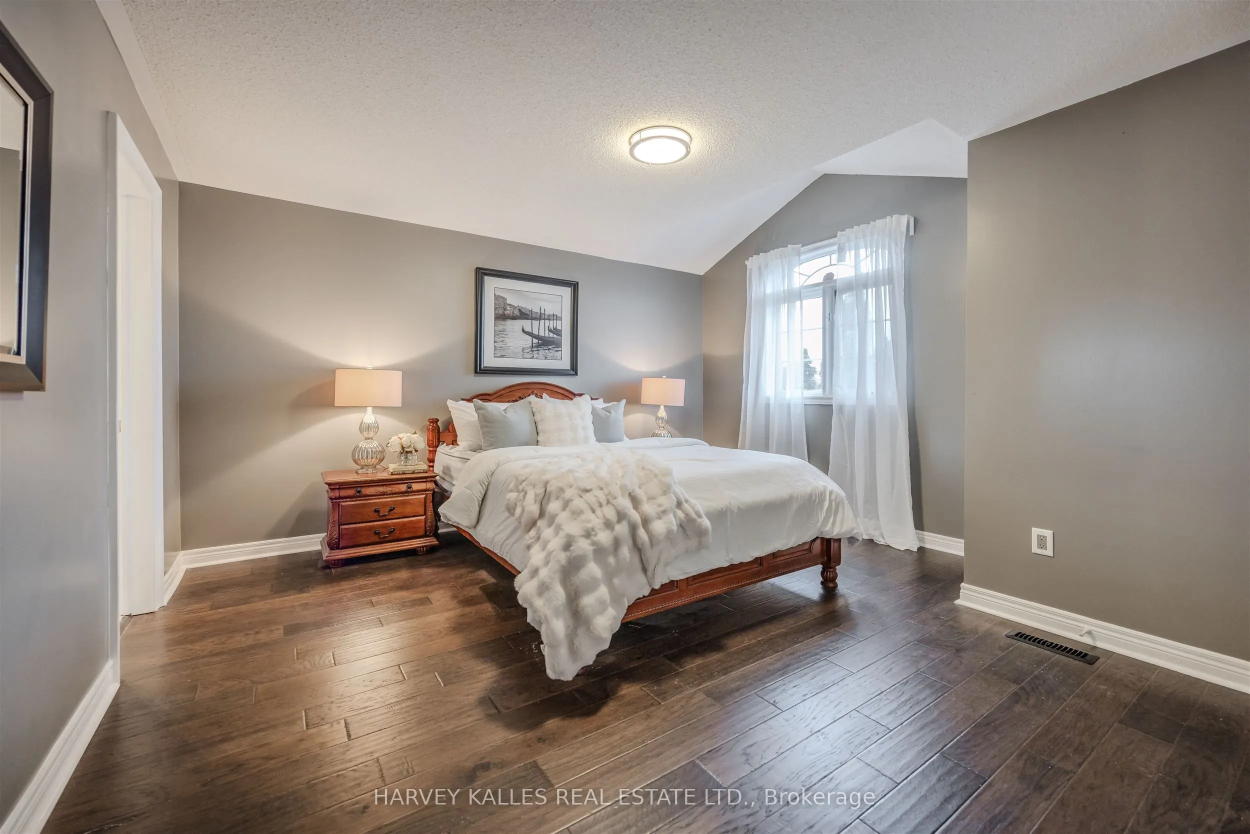 94 Sutcliffe Crescent