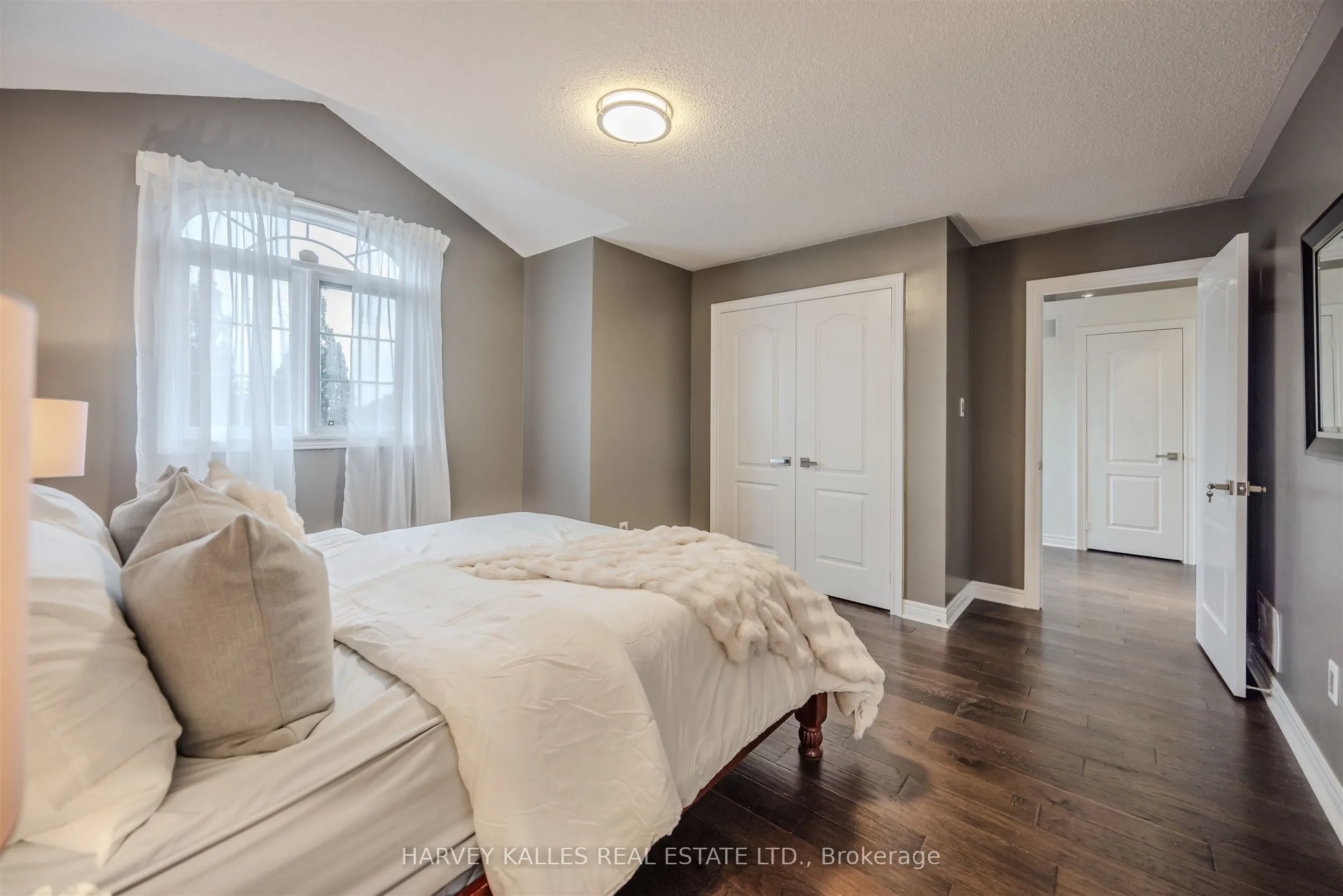 94 Sutcliffe Crescent