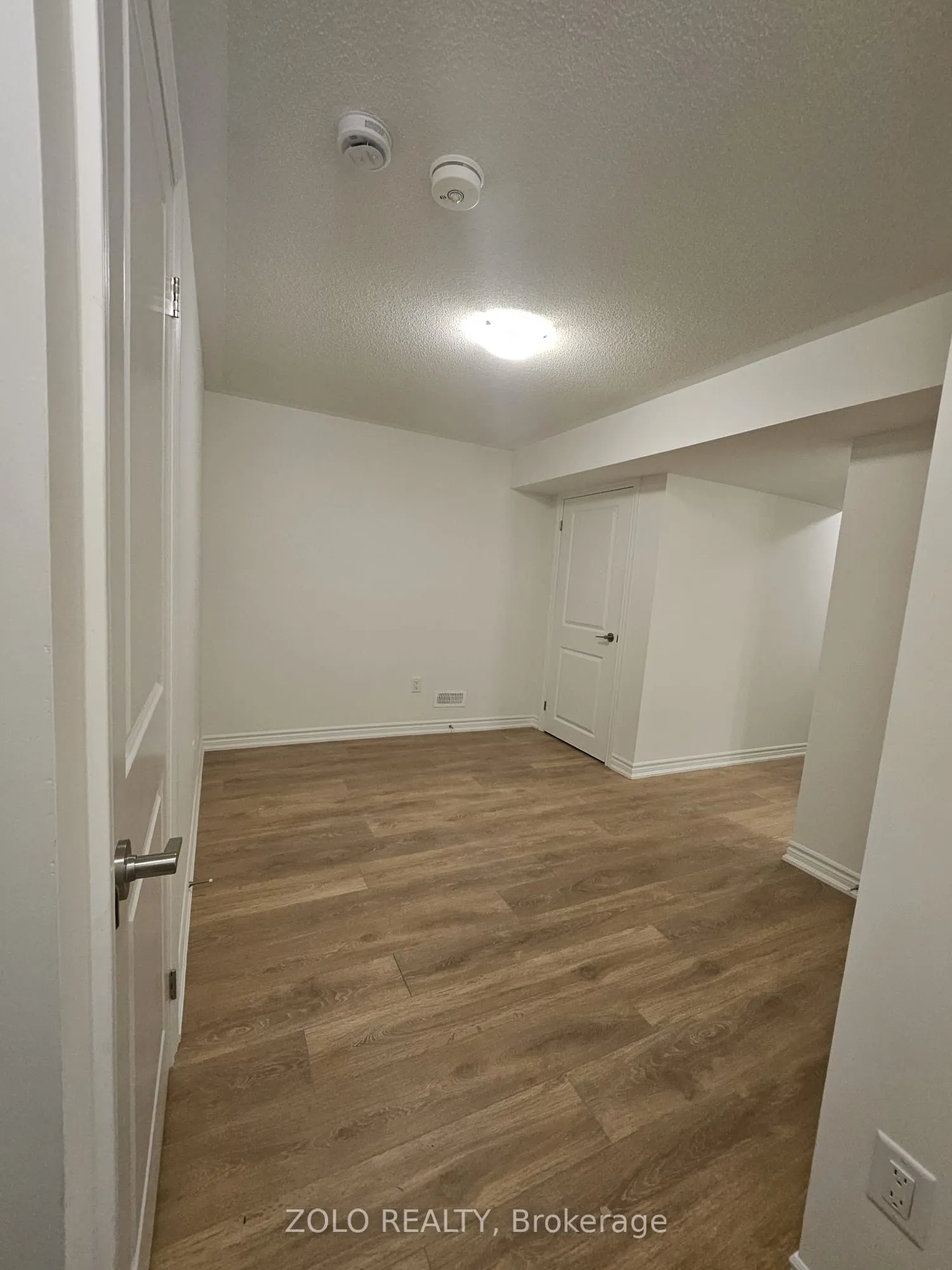 100 West Oak Street, #Lower