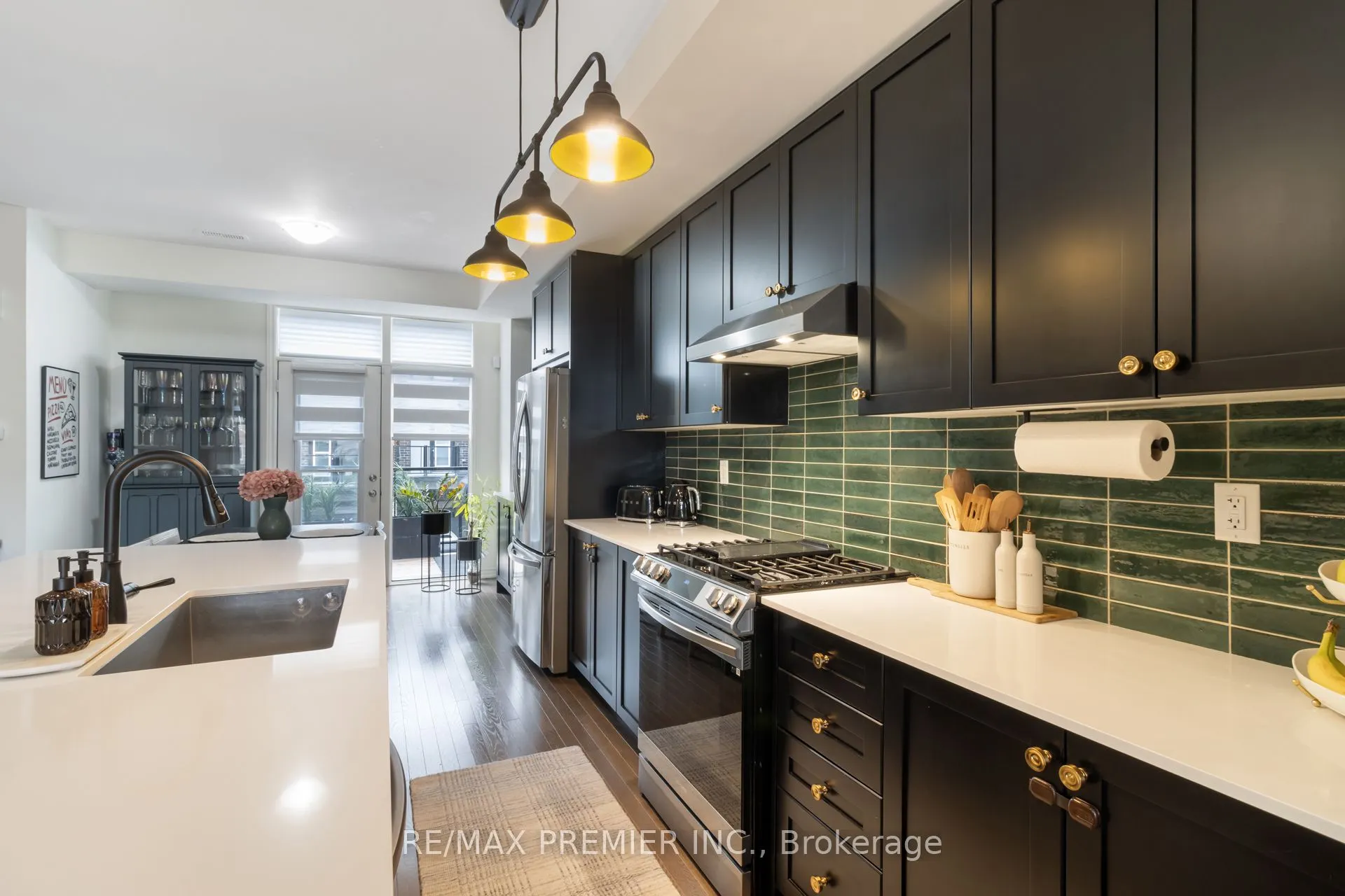 28 Holyrood Crescent