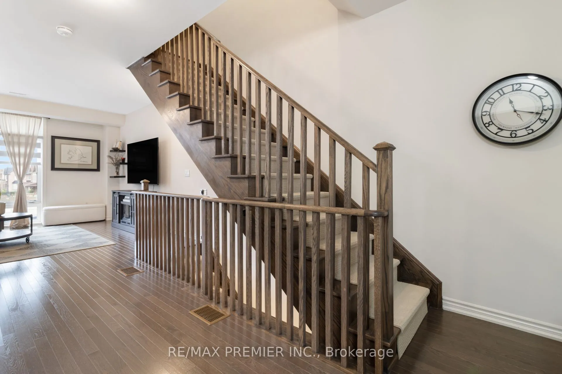 28 Holyrood Crescent