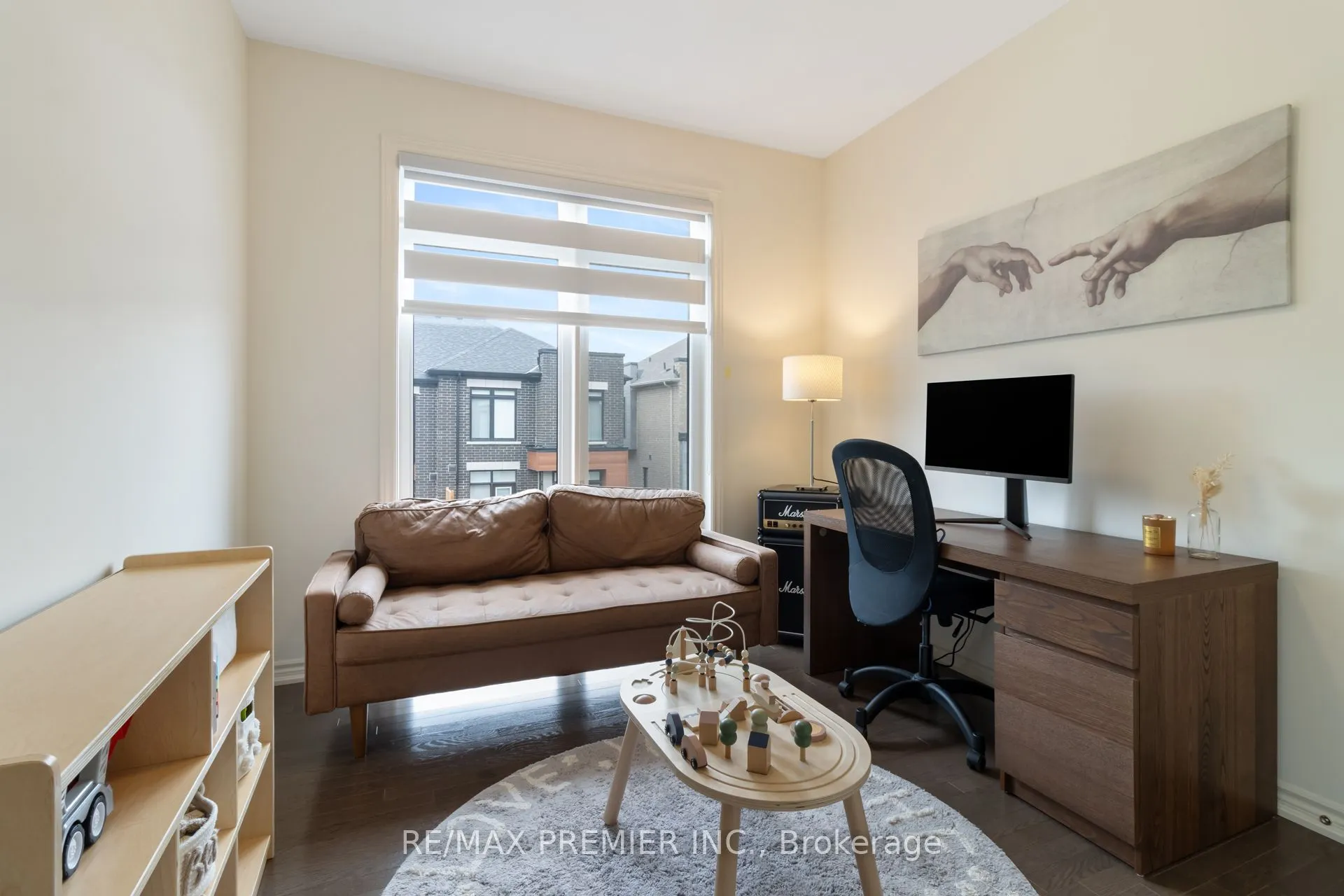 28 Holyrood Crescent