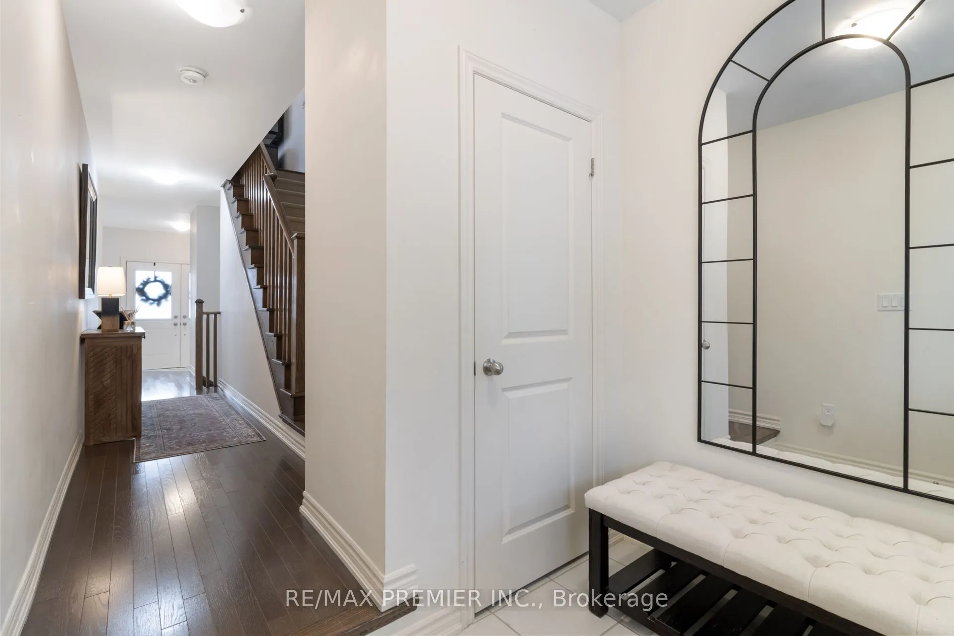 28 Holyrood Crescent