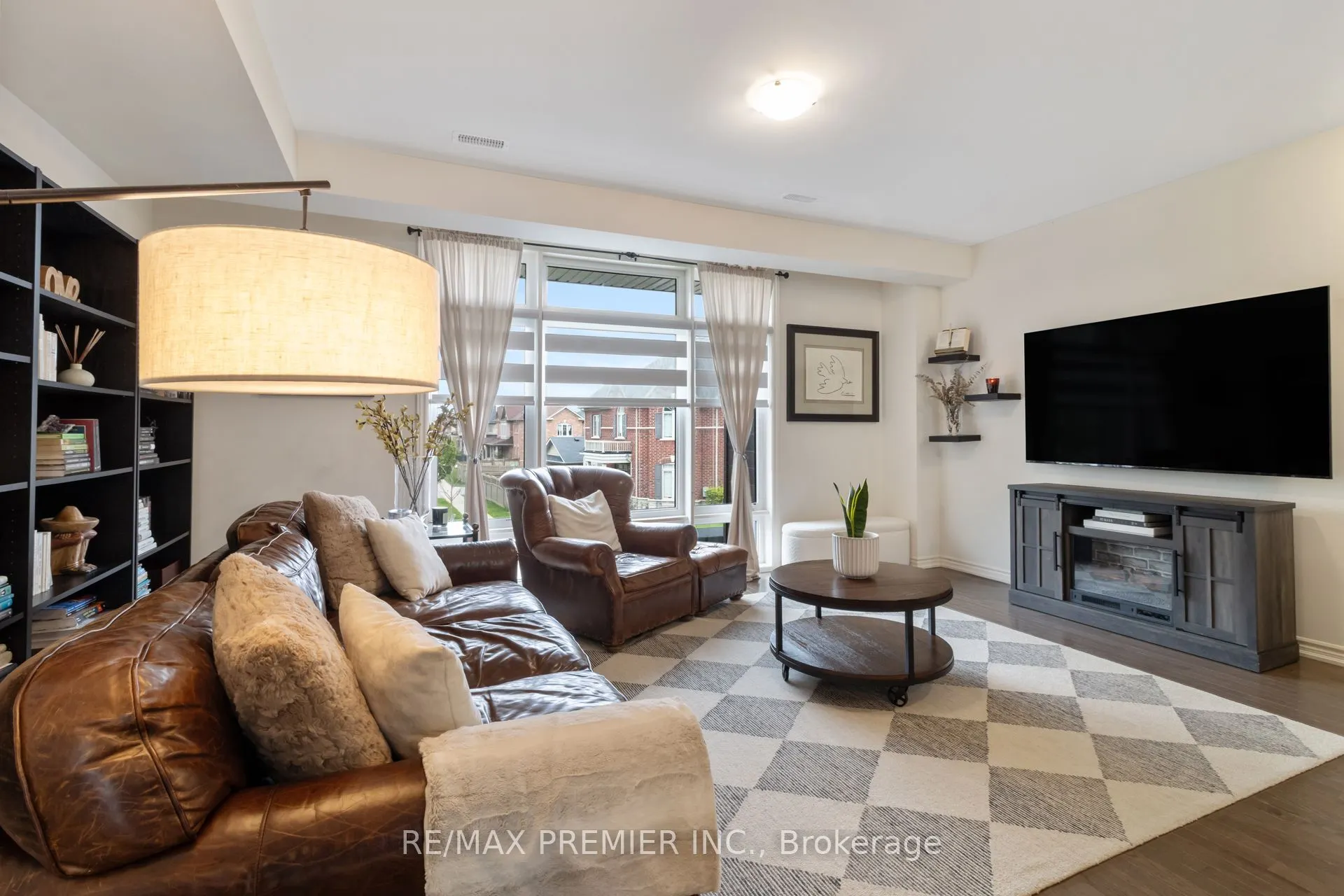 28 Holyrood Crescent