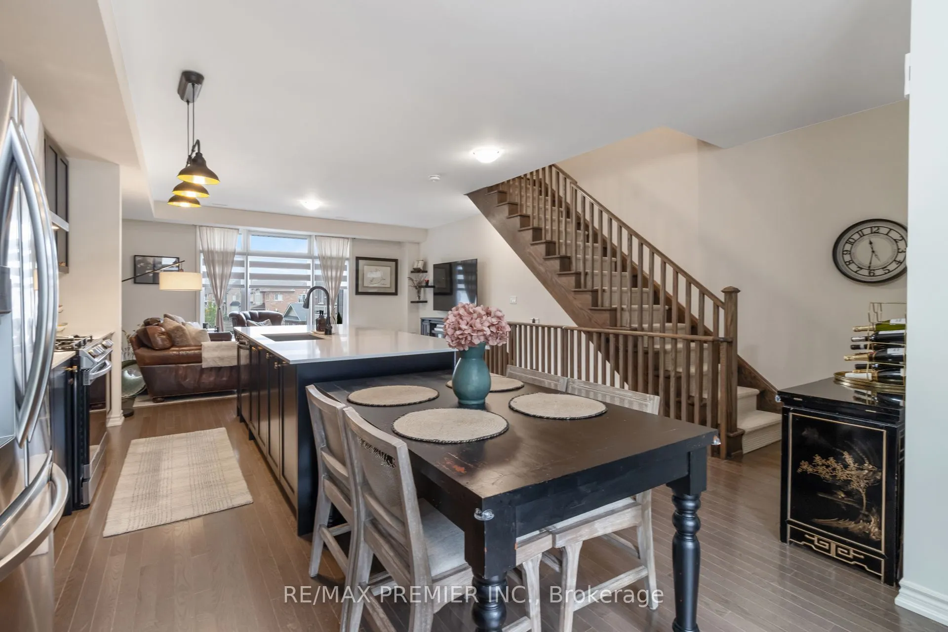 28 Holyrood Crescent