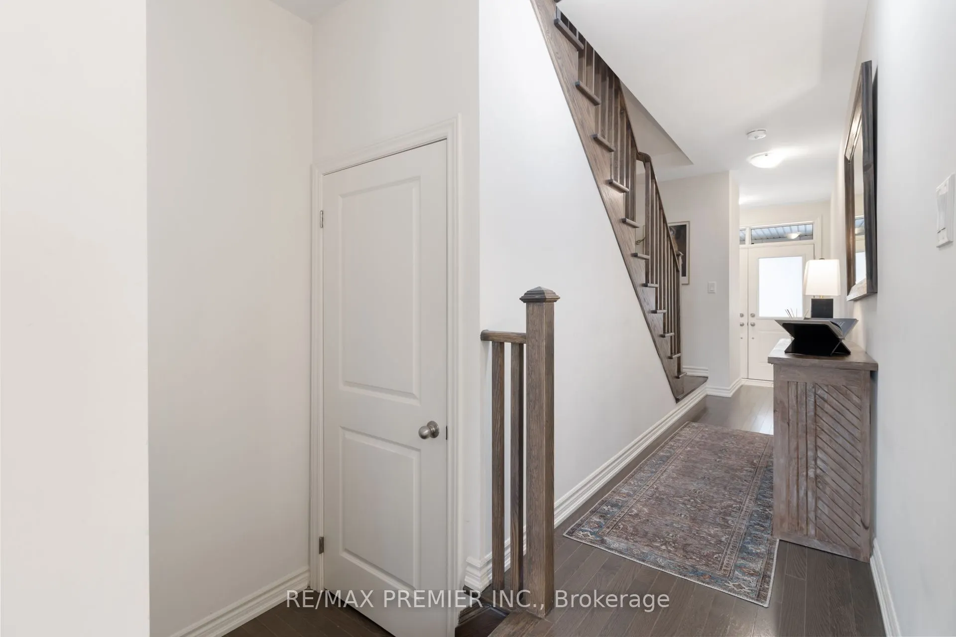 28 Holyrood Crescent