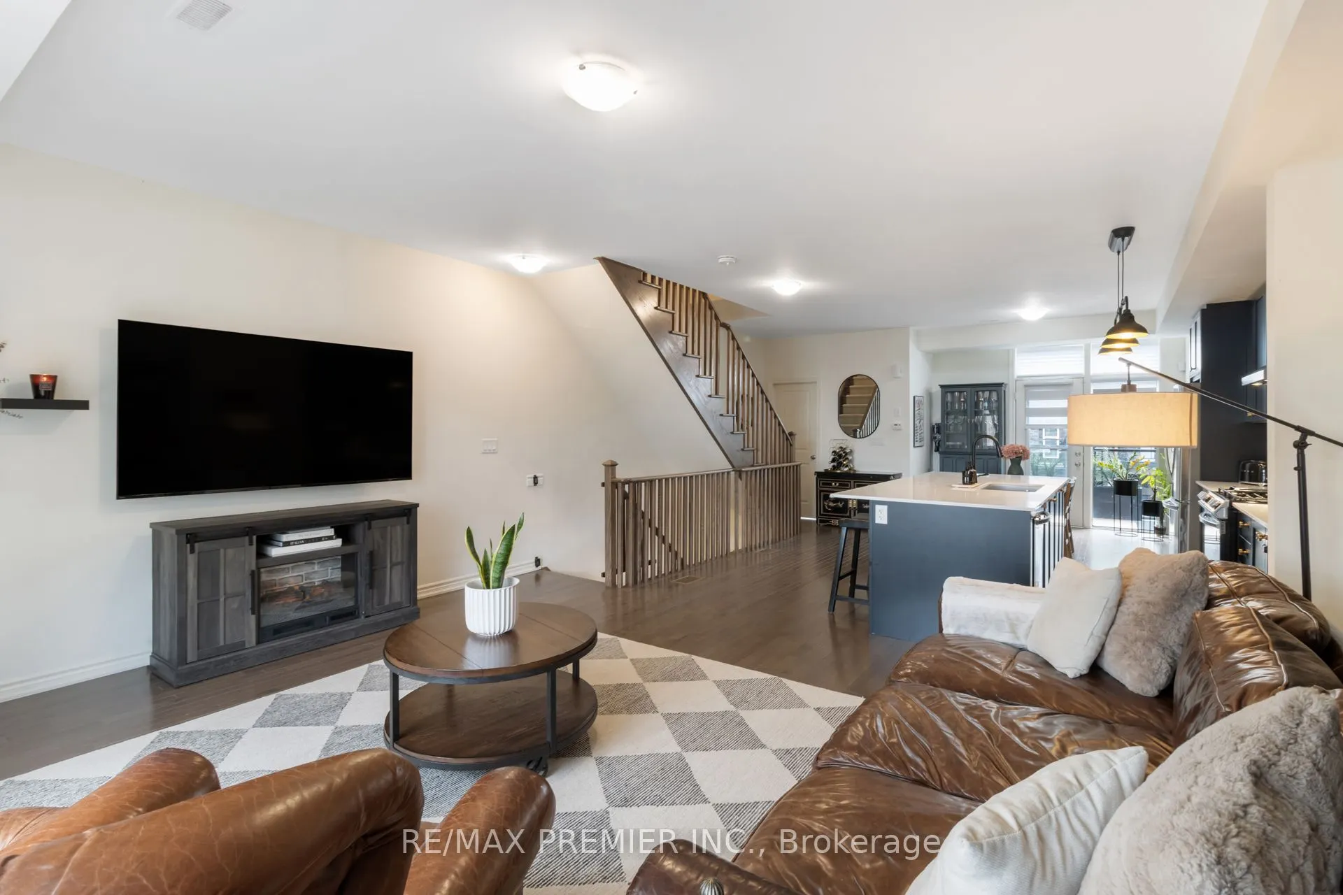 28 Holyrood Crescent
