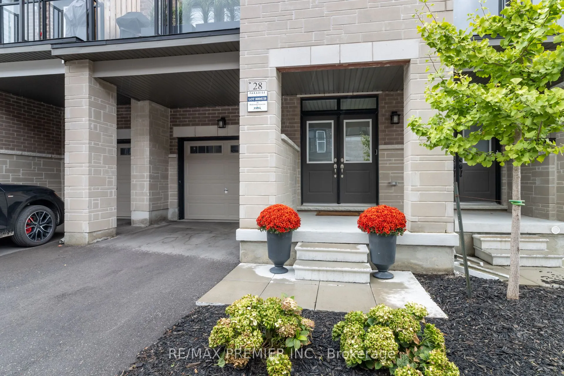 28 Holyrood Crescent