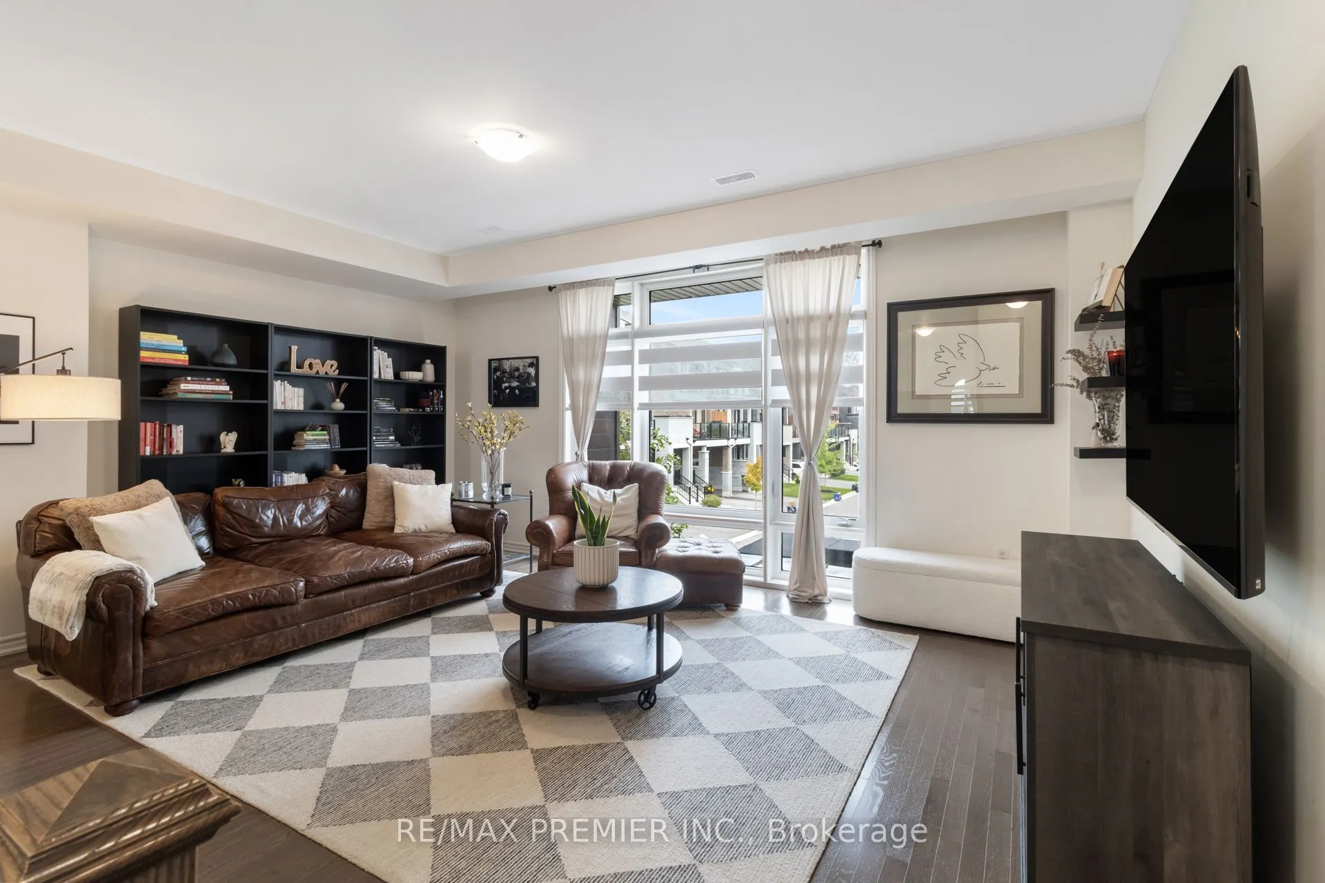 28 Holyrood Crescent