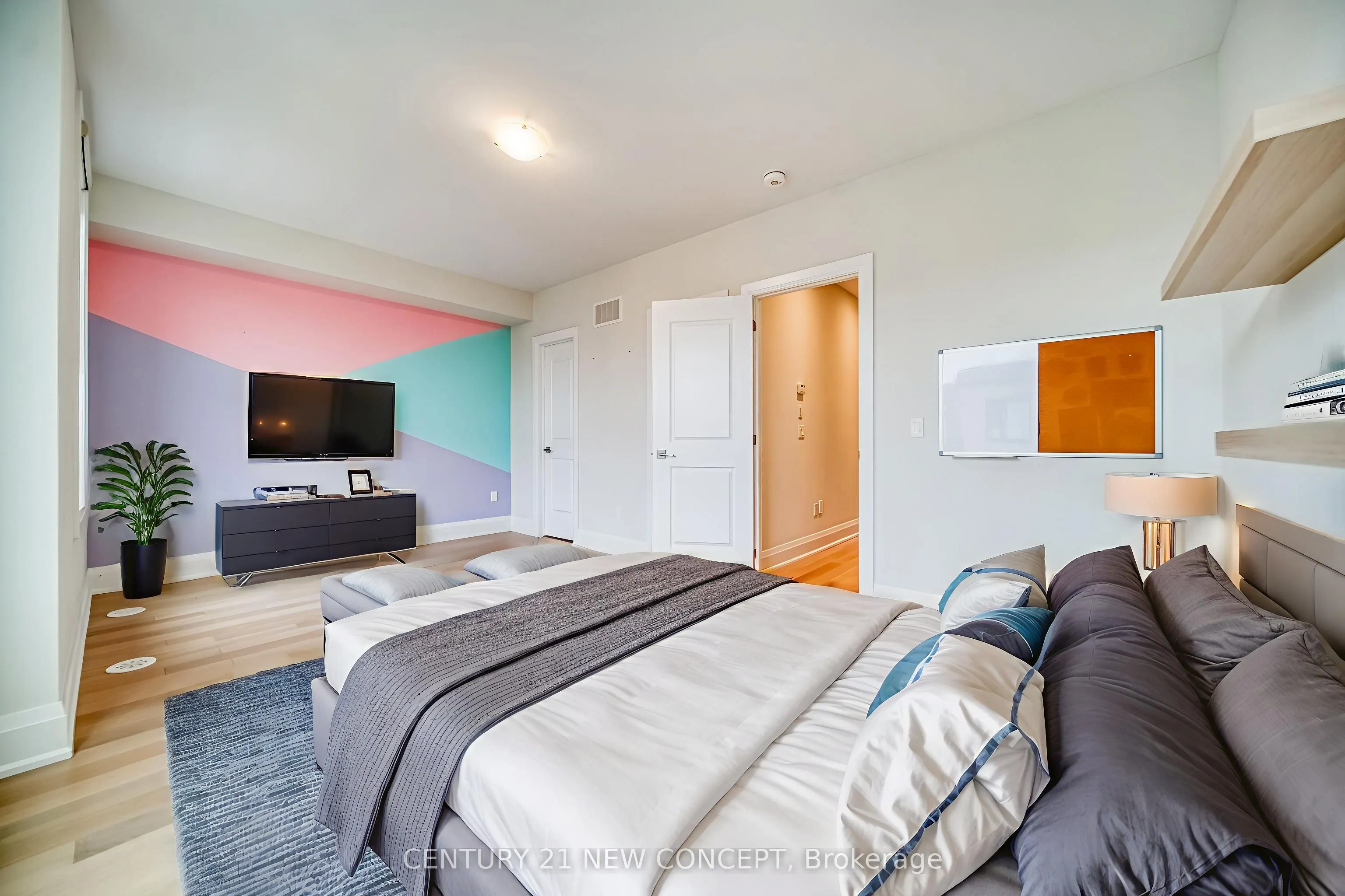 895 Clark Avenue W