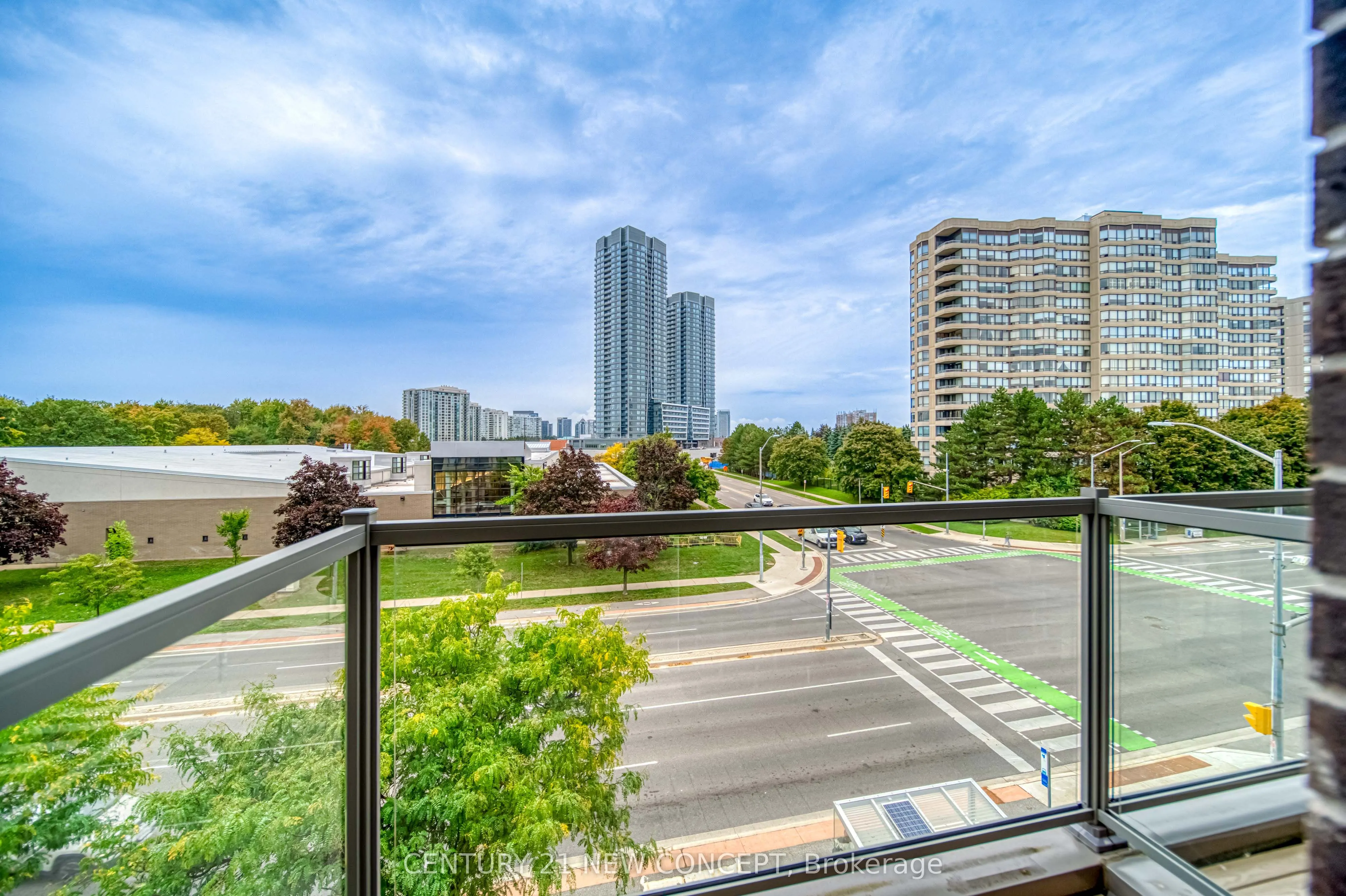 895 Clark Avenue W