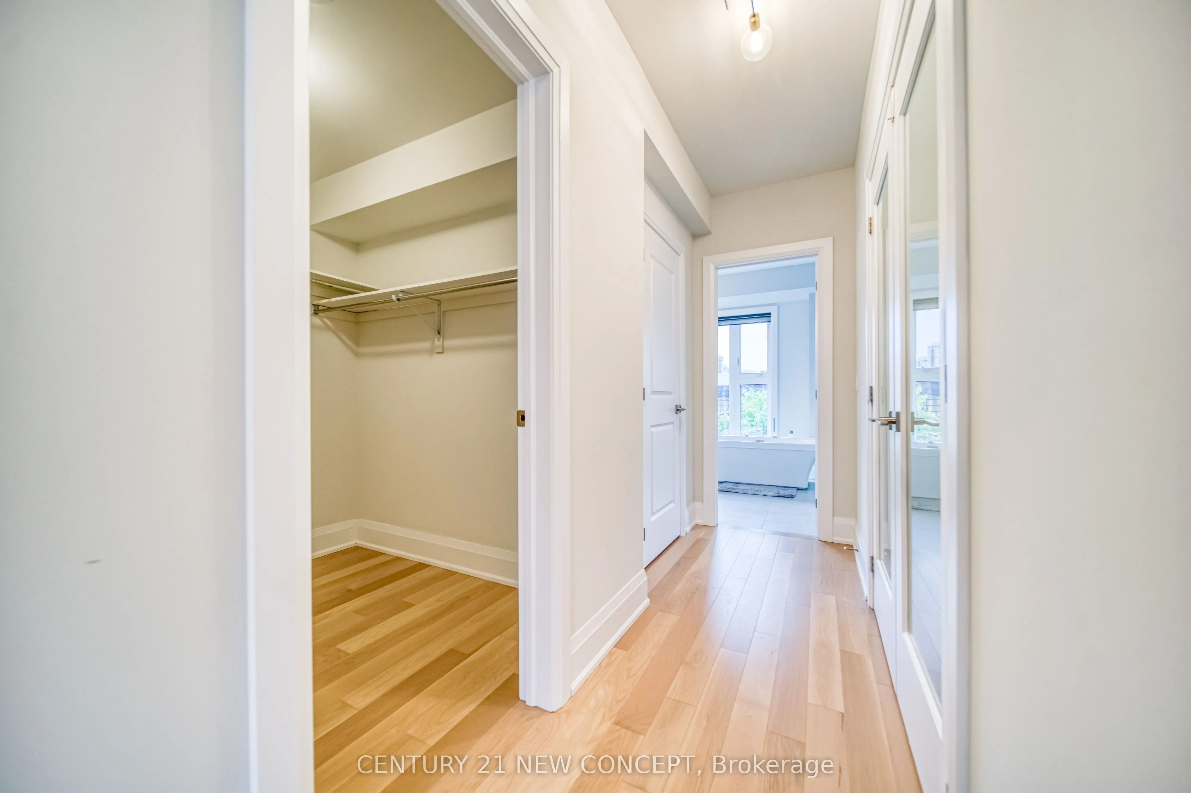 895 Clark Avenue W