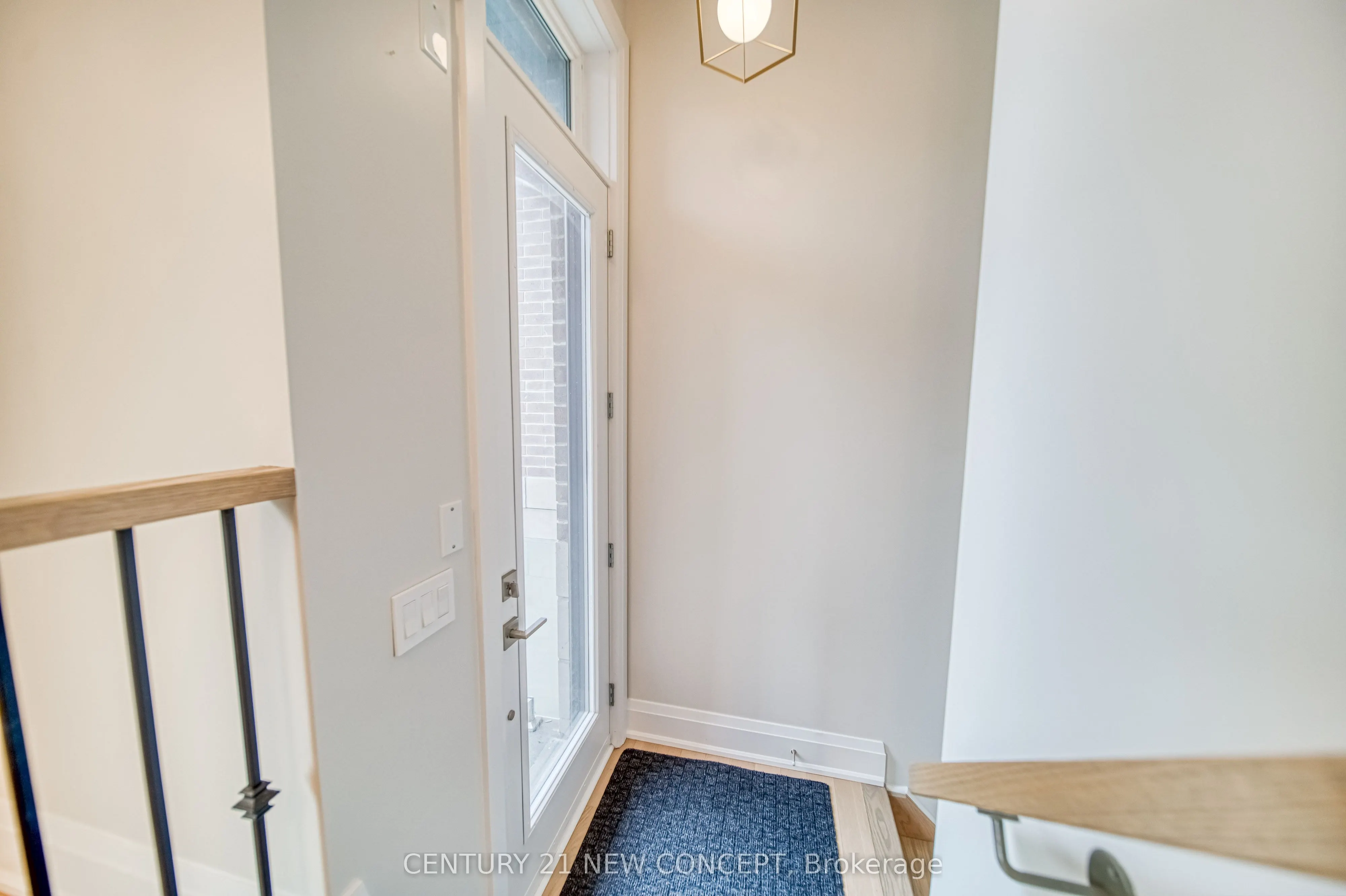 895 Clark Avenue W