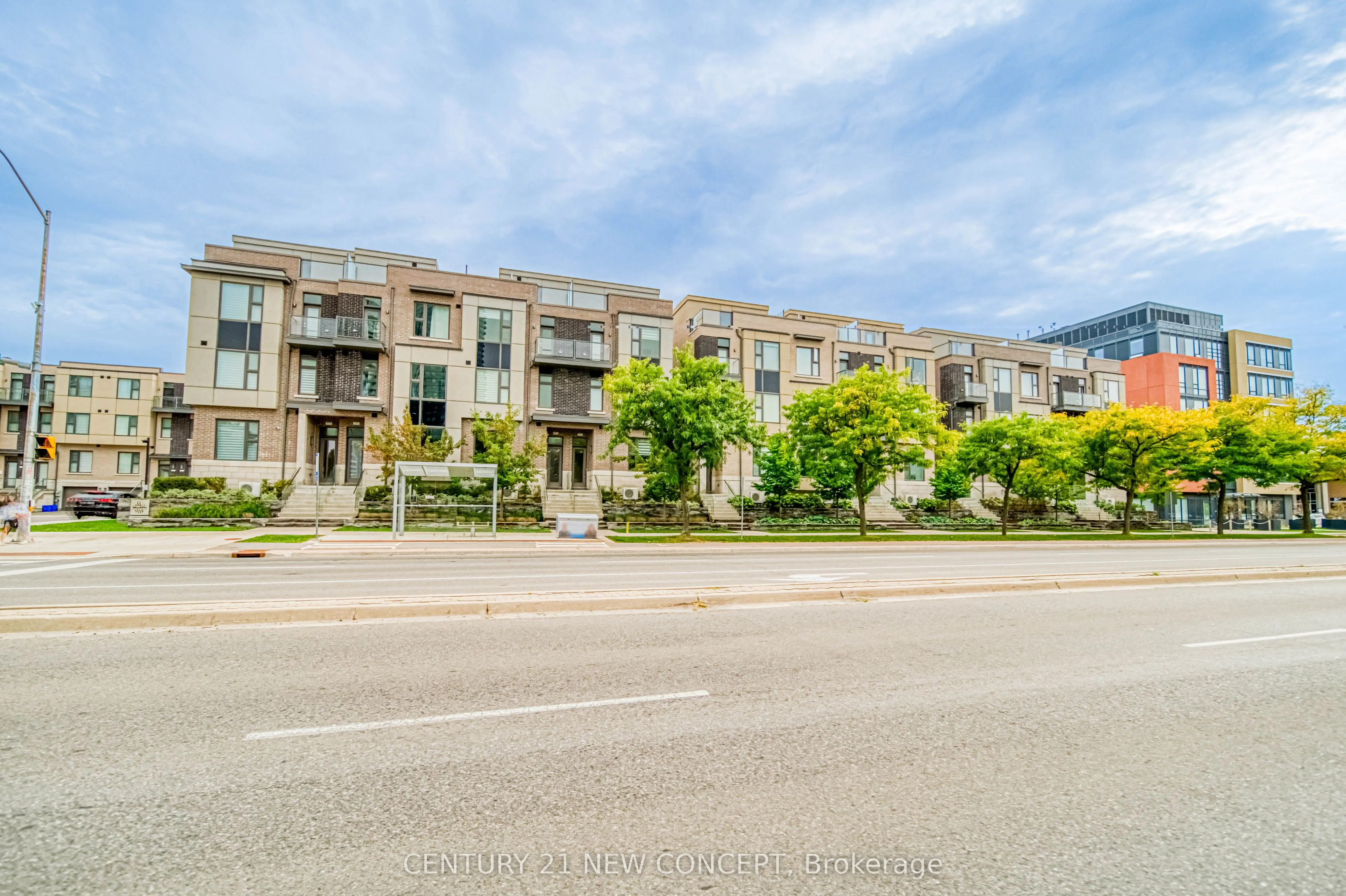 895 Clark Avenue W