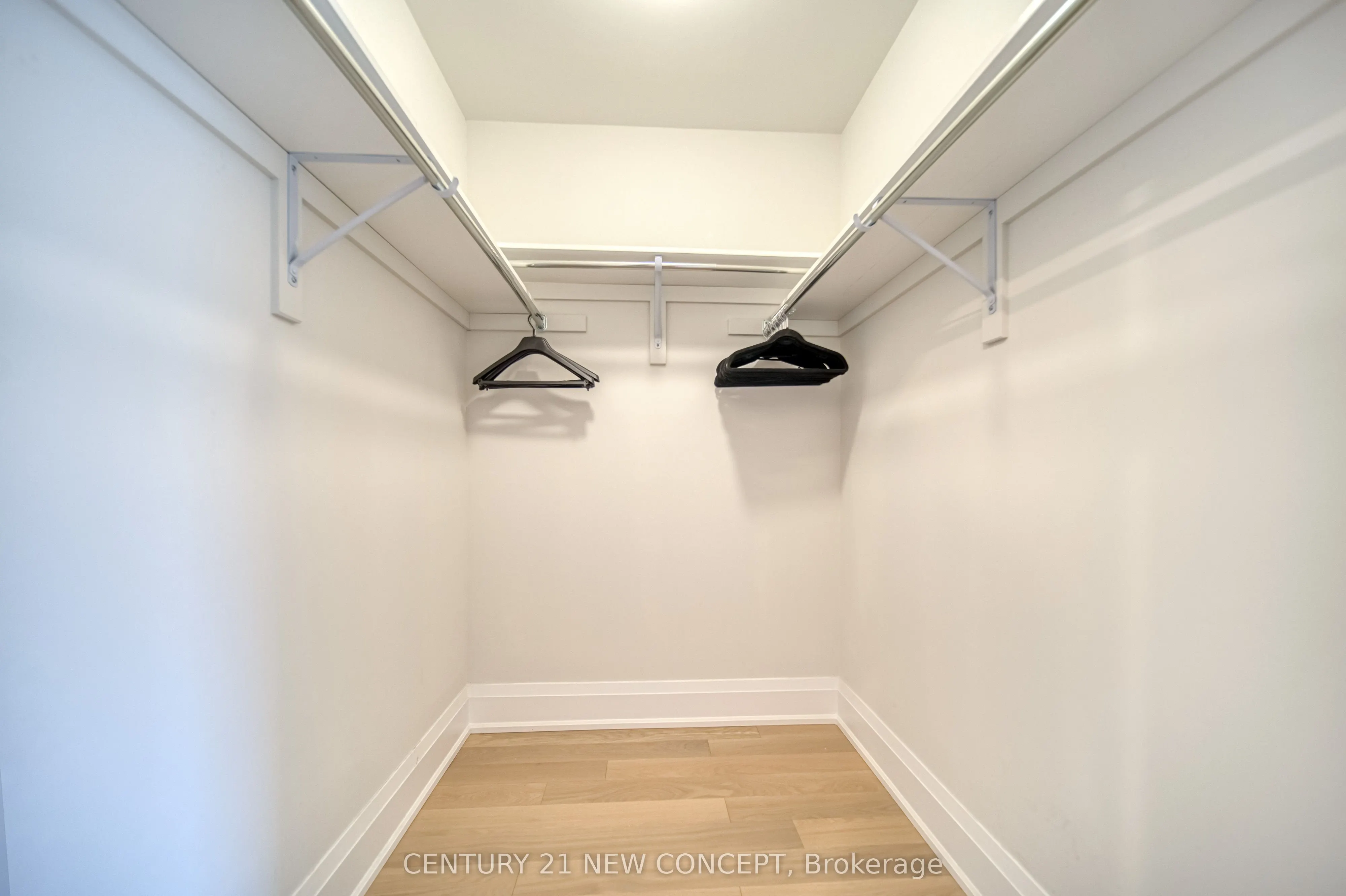 895 Clark Avenue W