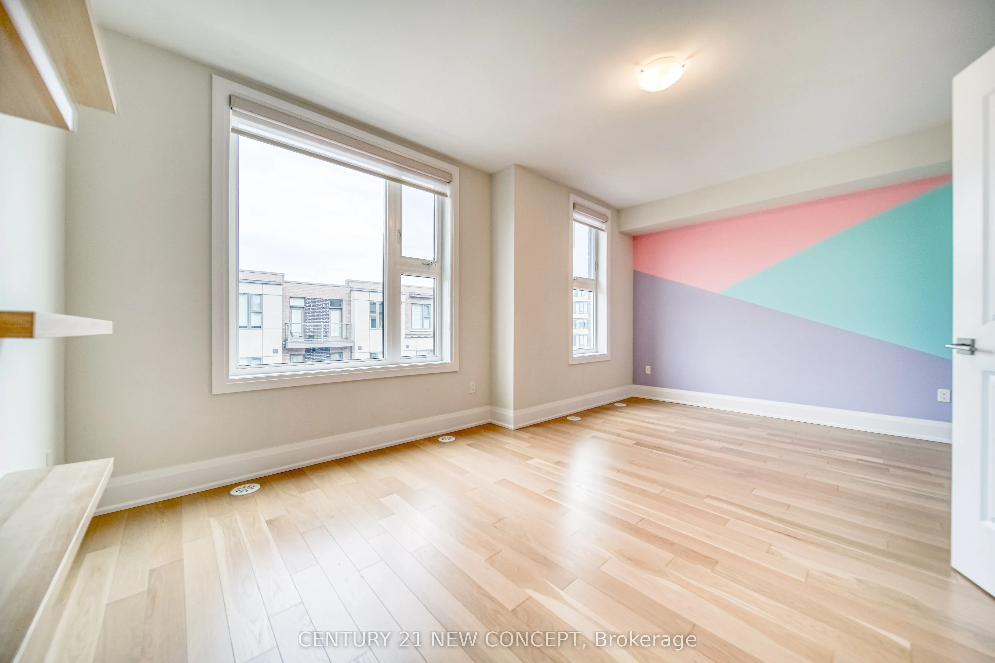 895 Clark Avenue W