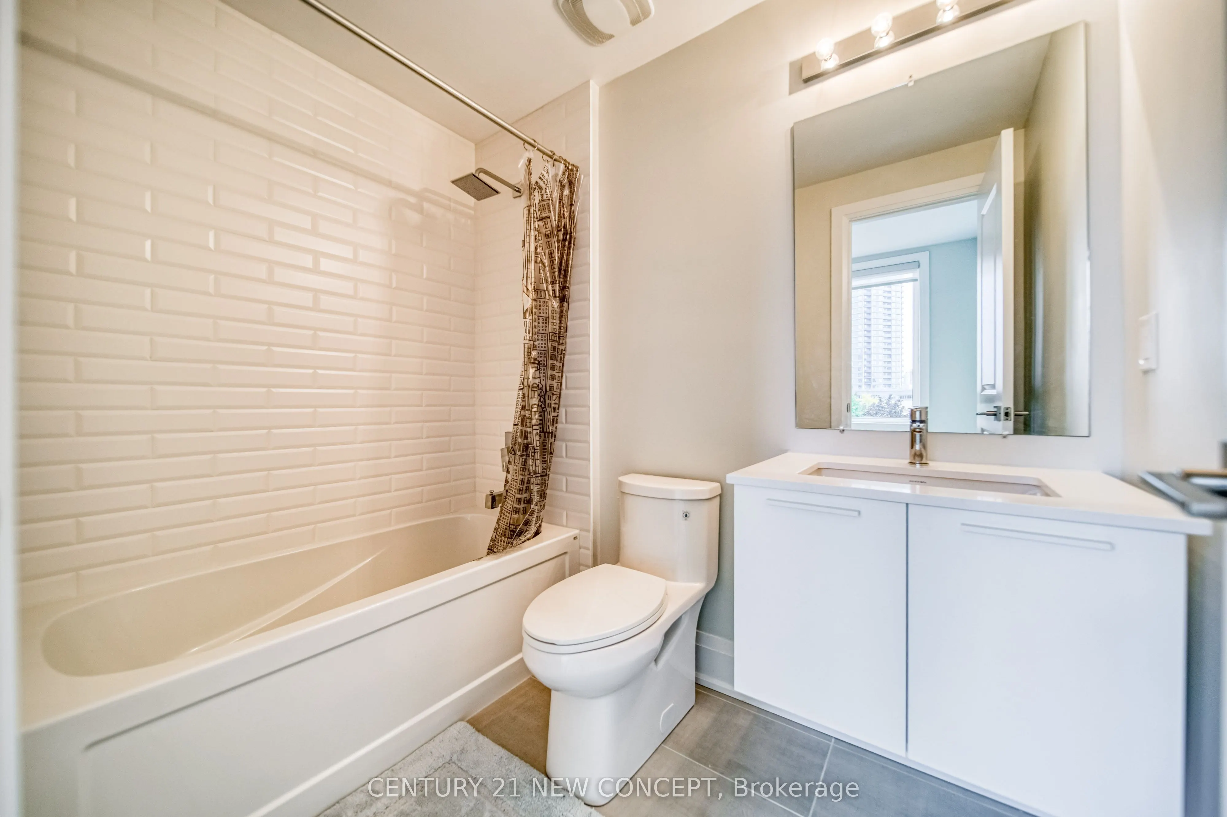 895 Clark Avenue W