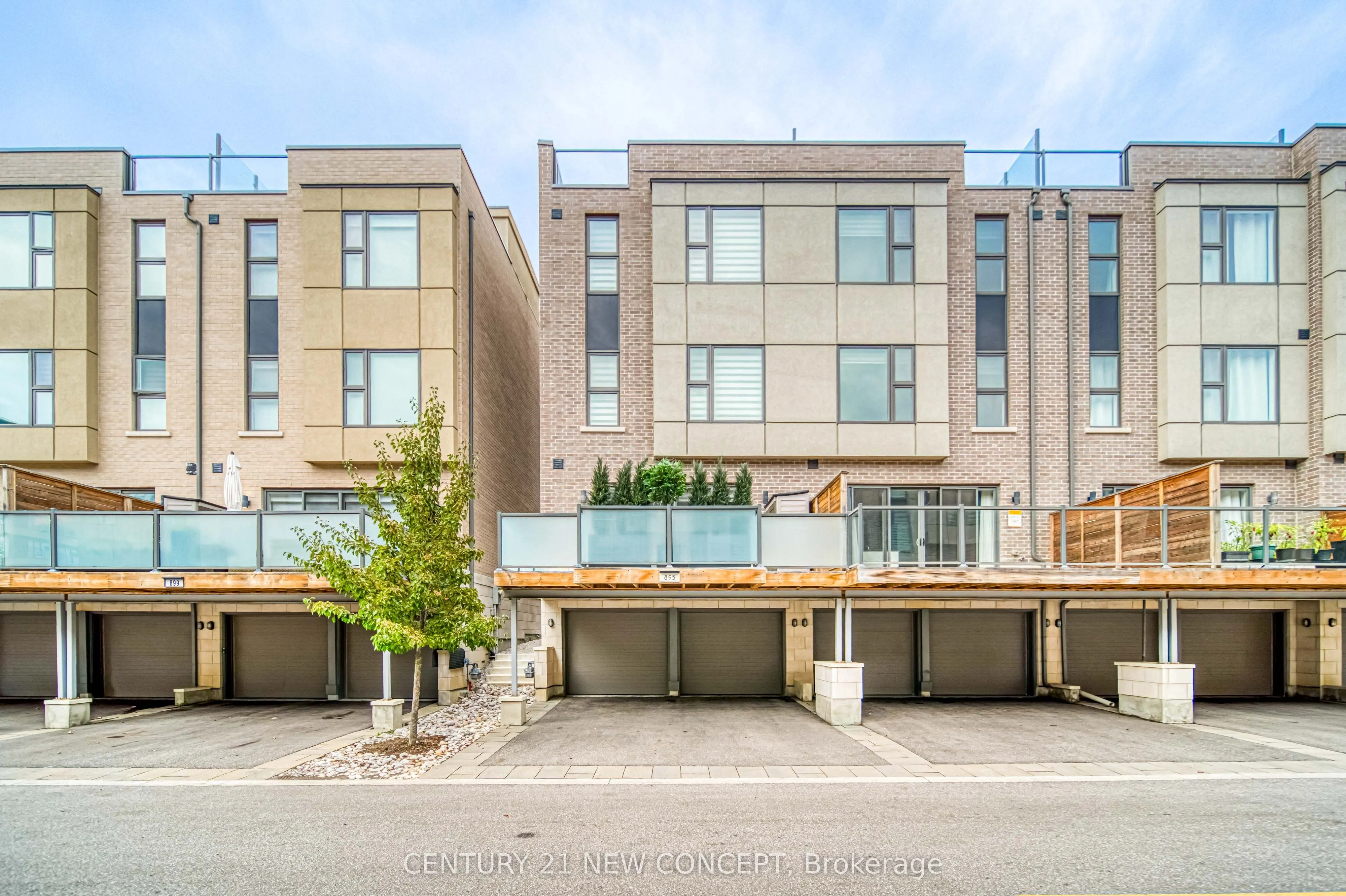 895 Clark Avenue W