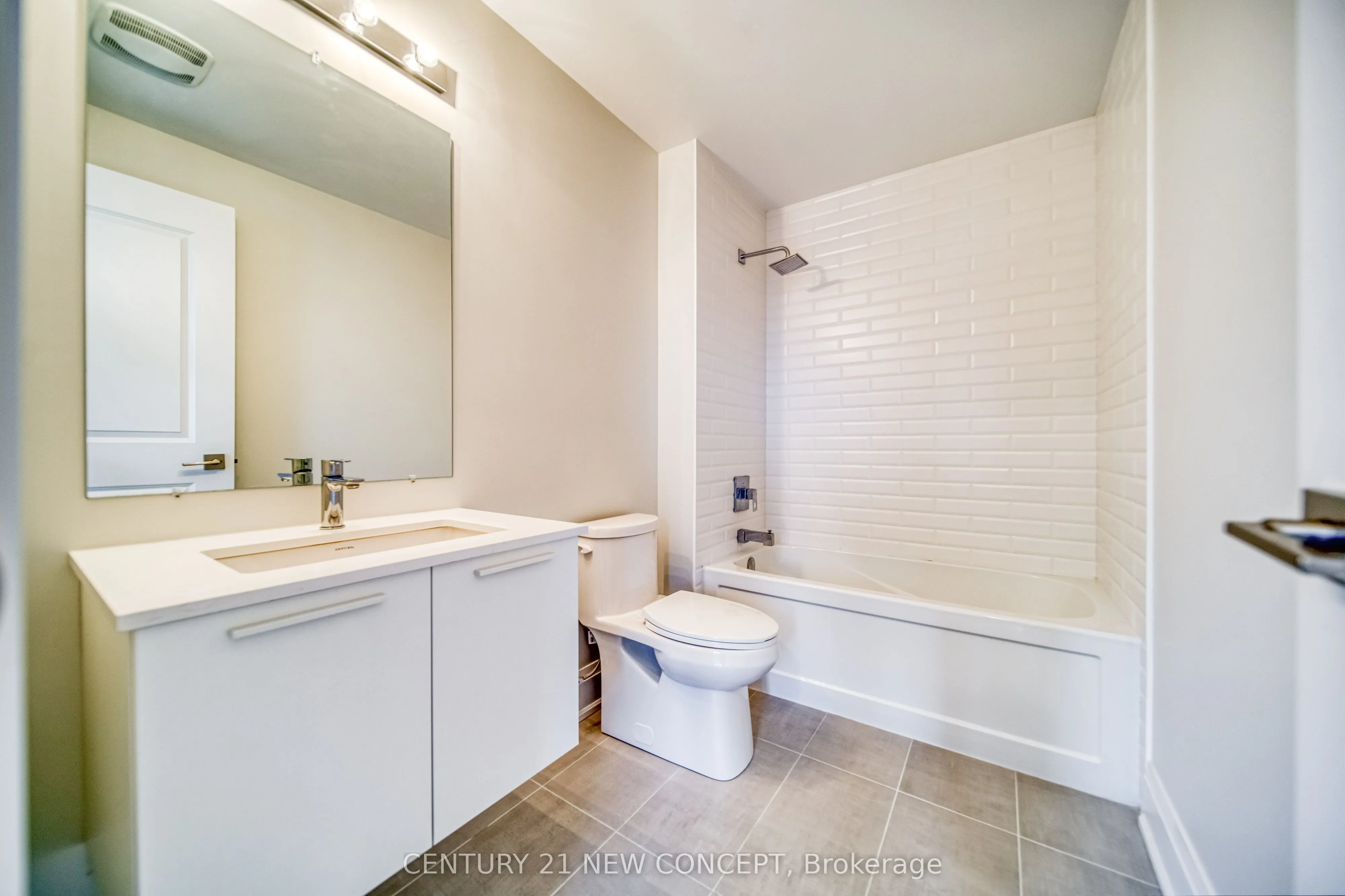 895 Clark Avenue W