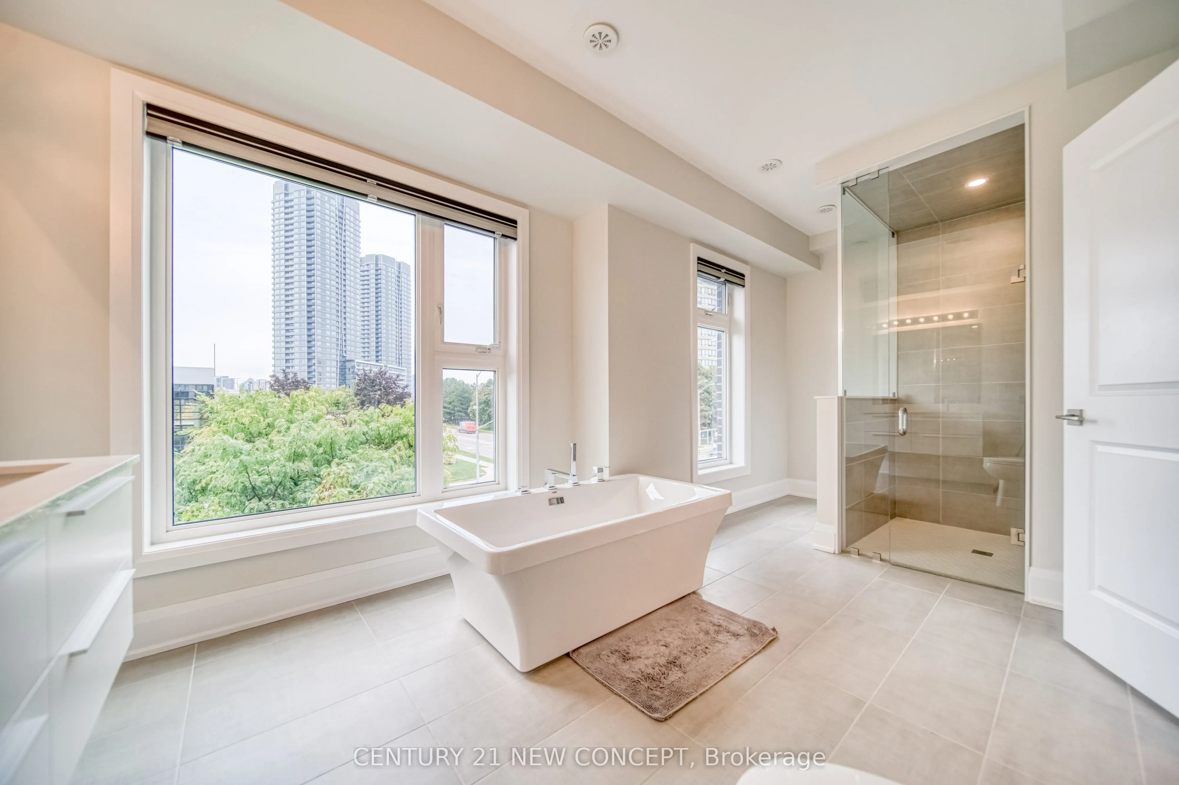 895 Clark Avenue W