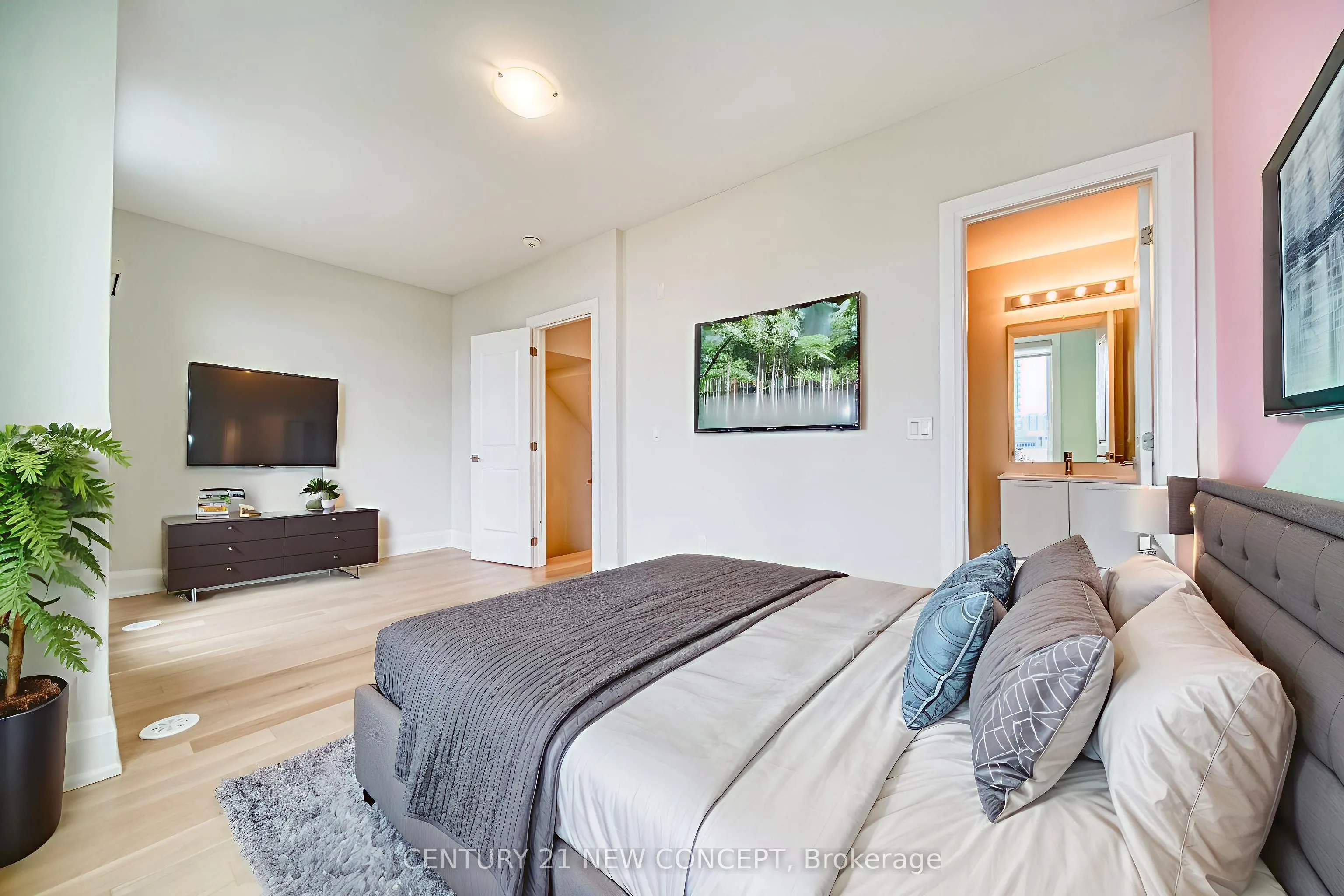 895 Clark Avenue W