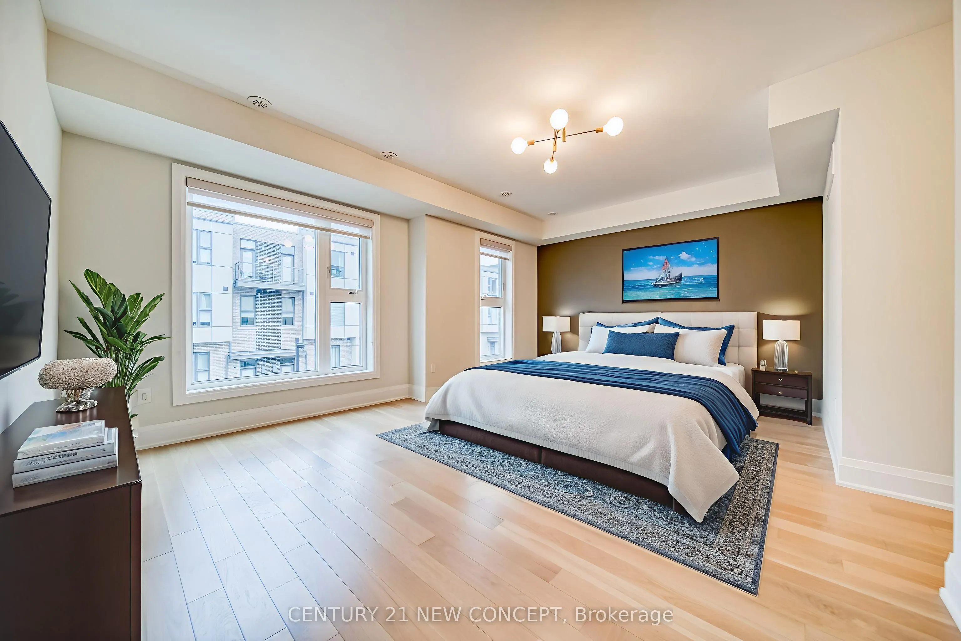 895 Clark Avenue W