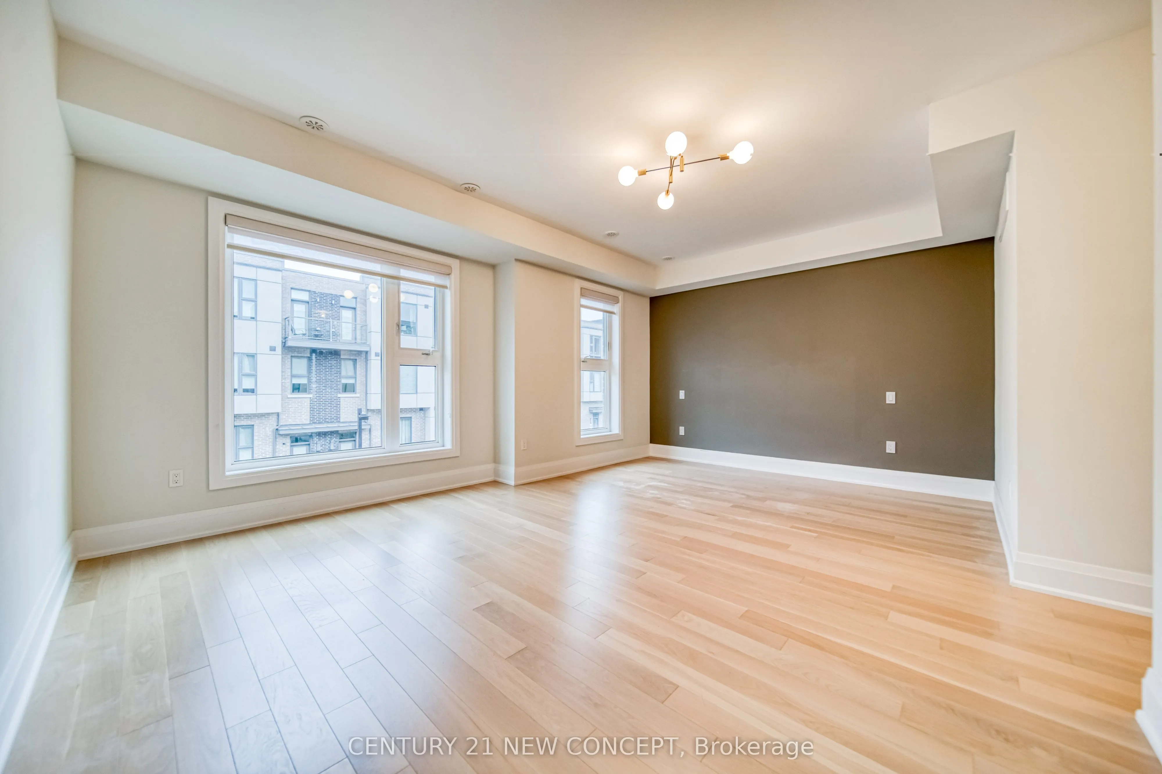 895 Clark Avenue W
