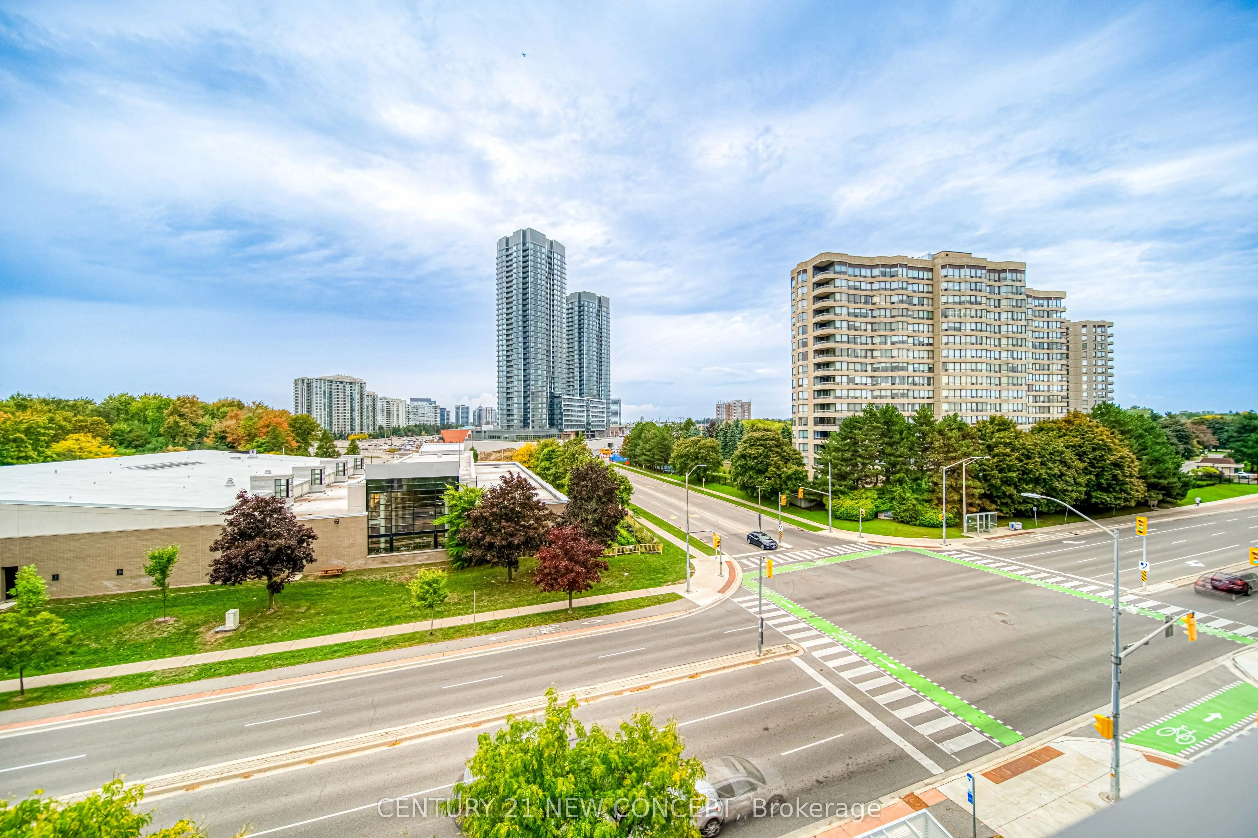 895 Clark Avenue W