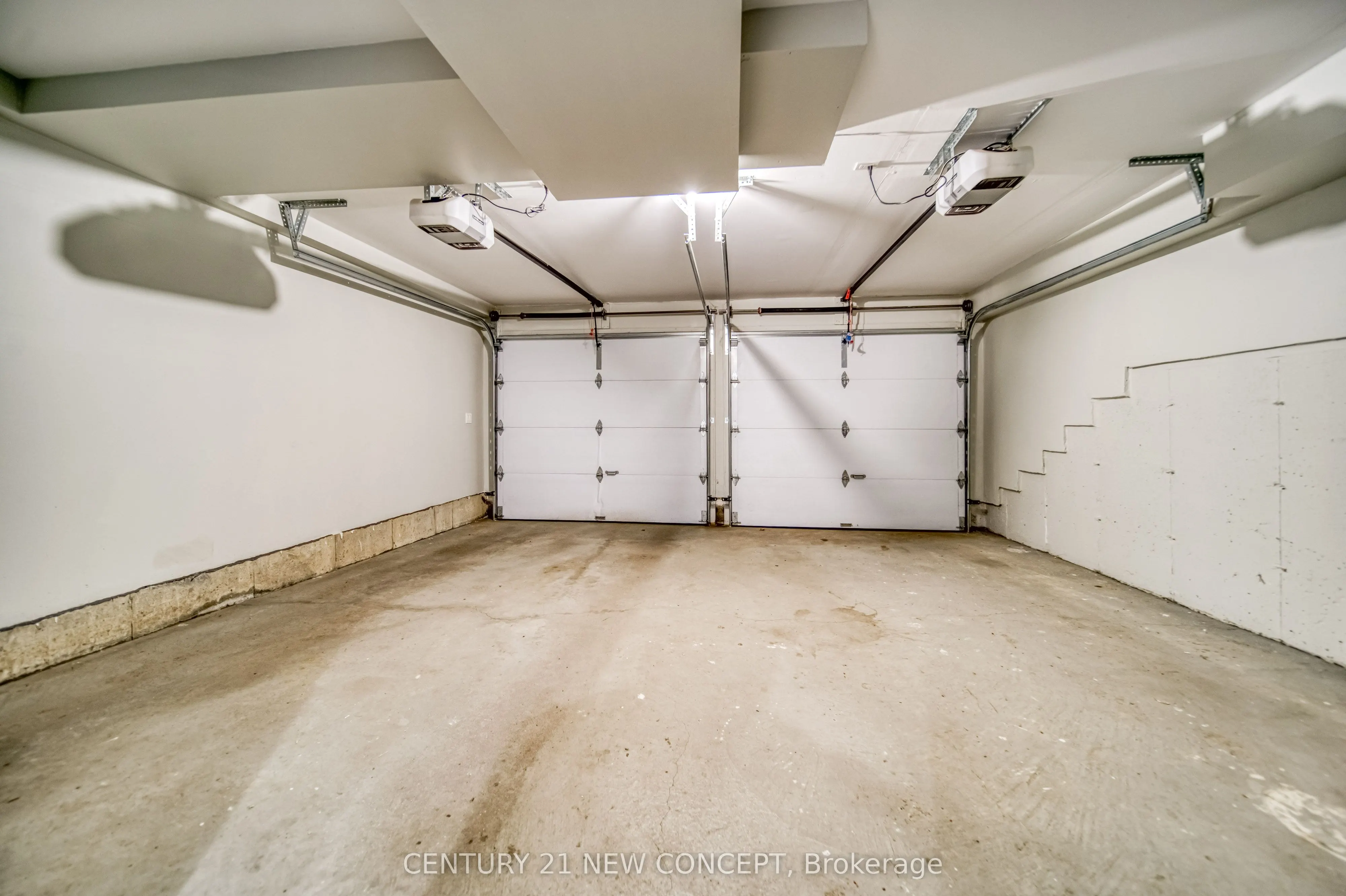 895 Clark Avenue W
