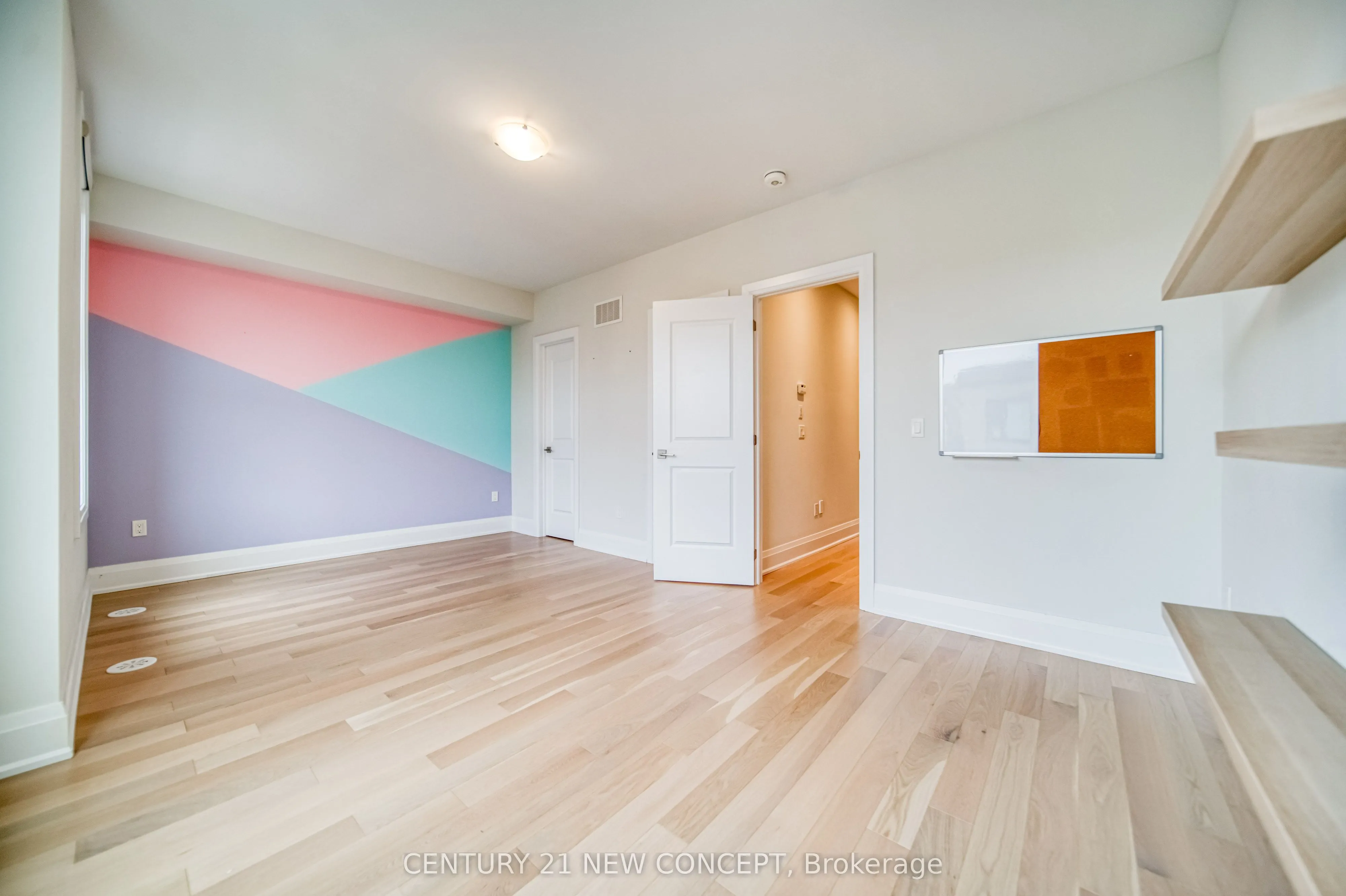 895 Clark Avenue W