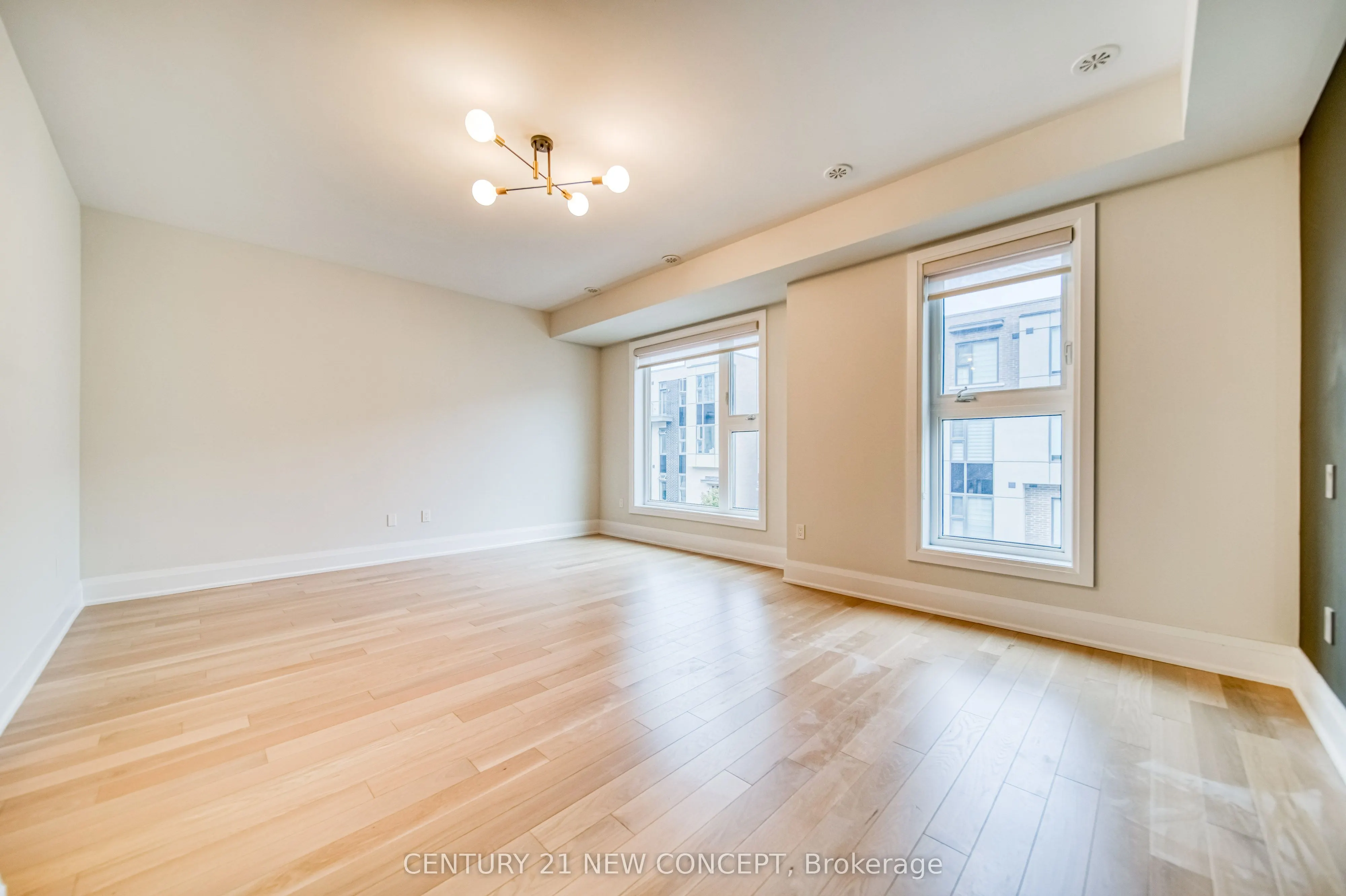 895 Clark Avenue W