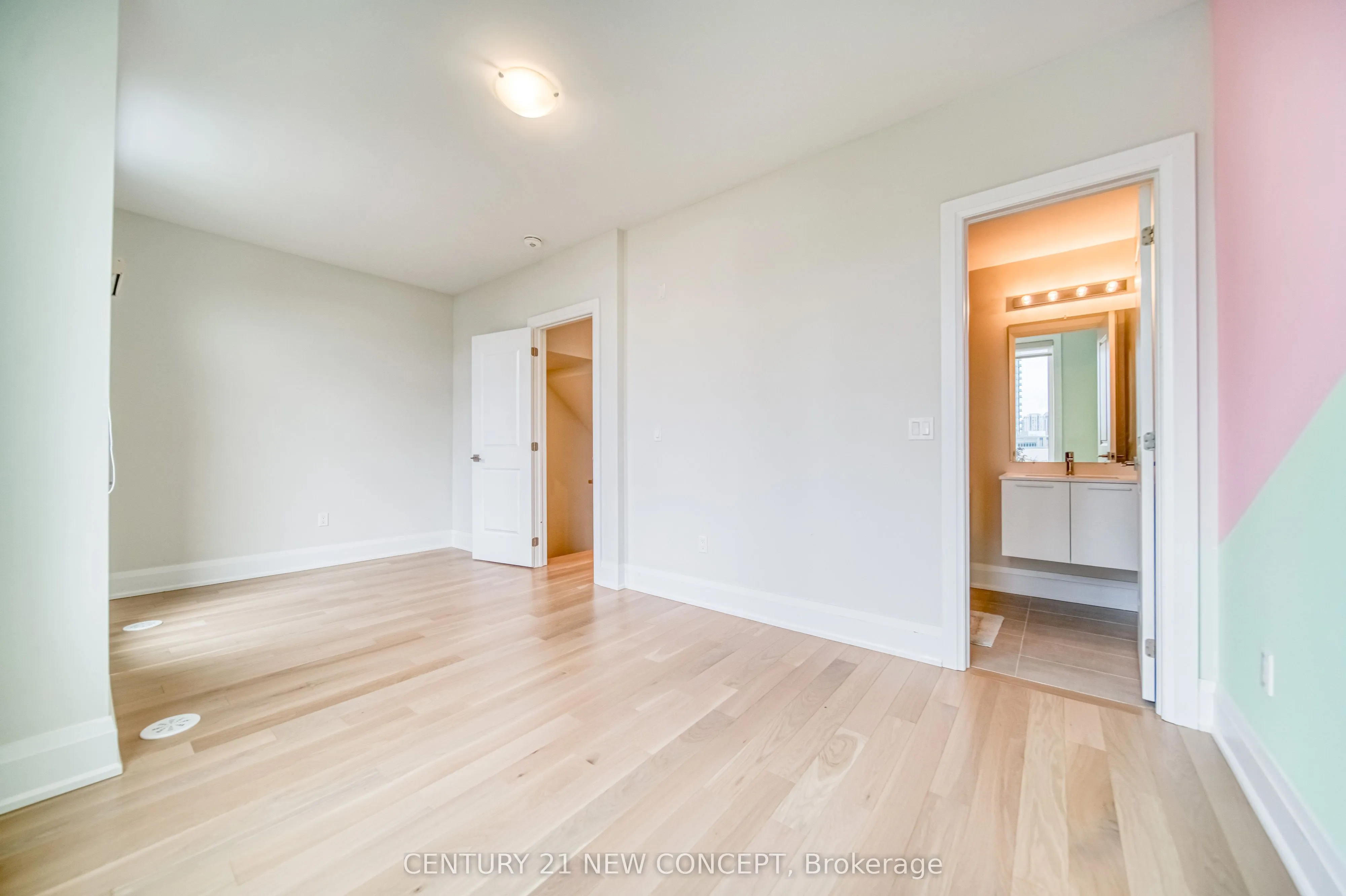 895 Clark Avenue W
