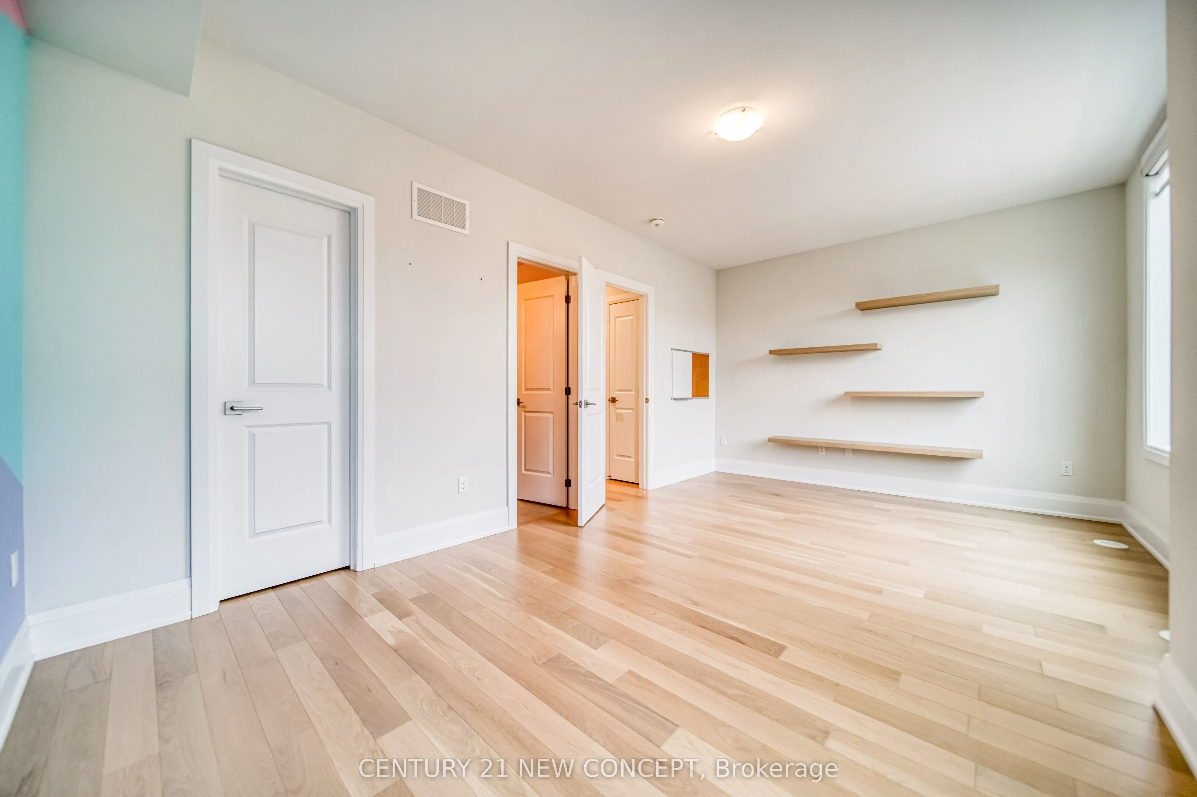 895 Clark Avenue W