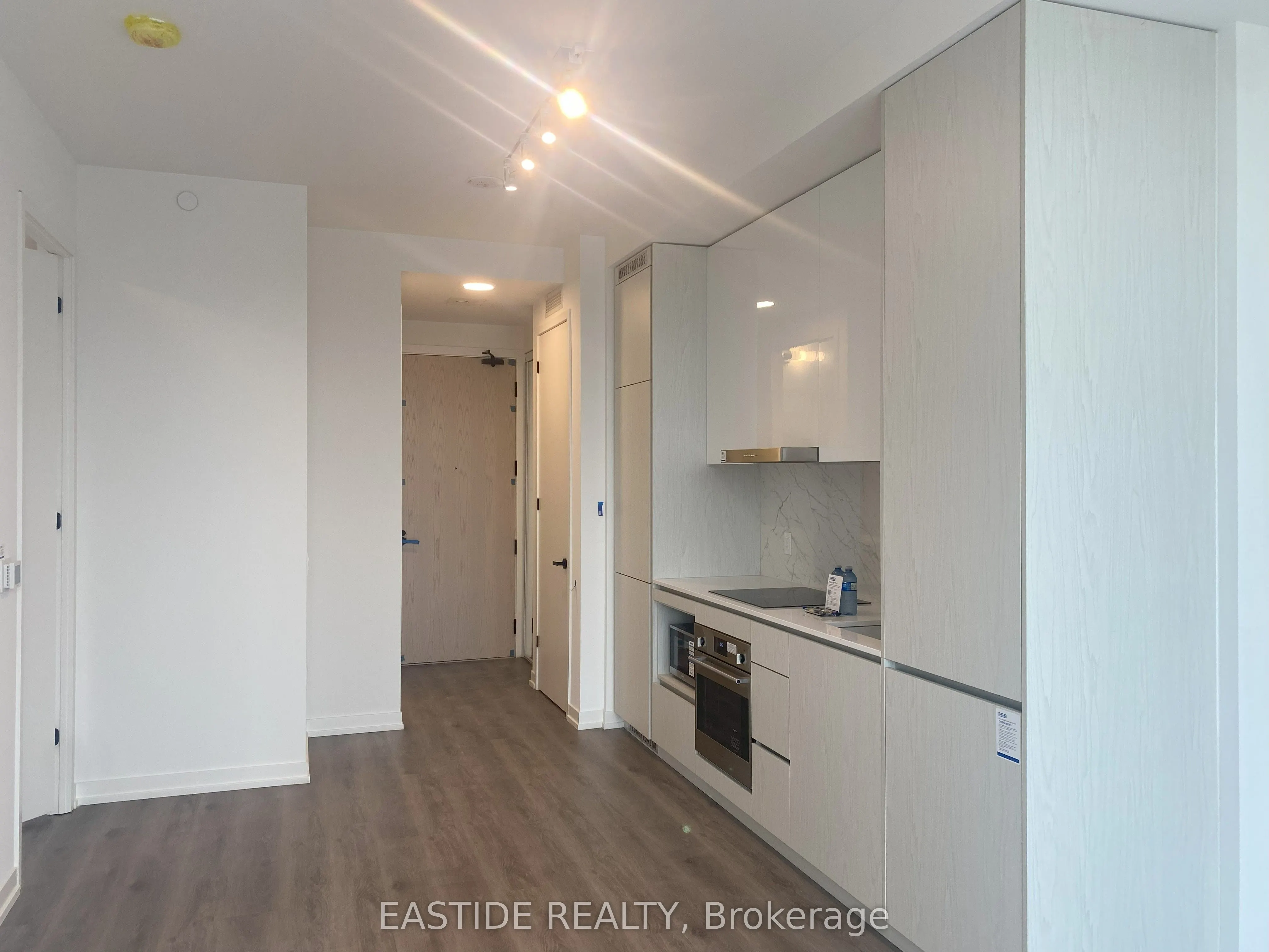 28 Interchange Way S, #109