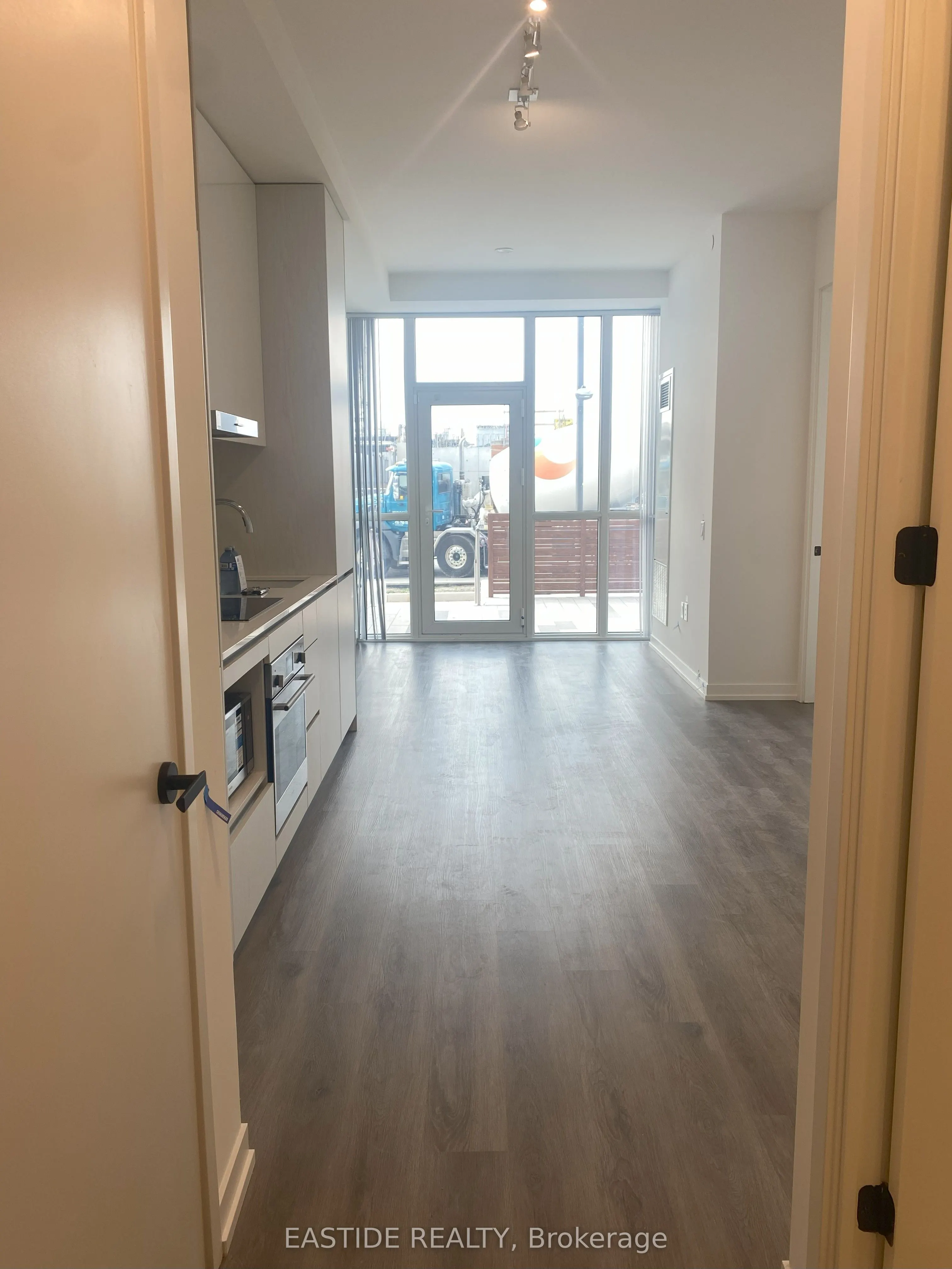 28 Interchange Way S, #109