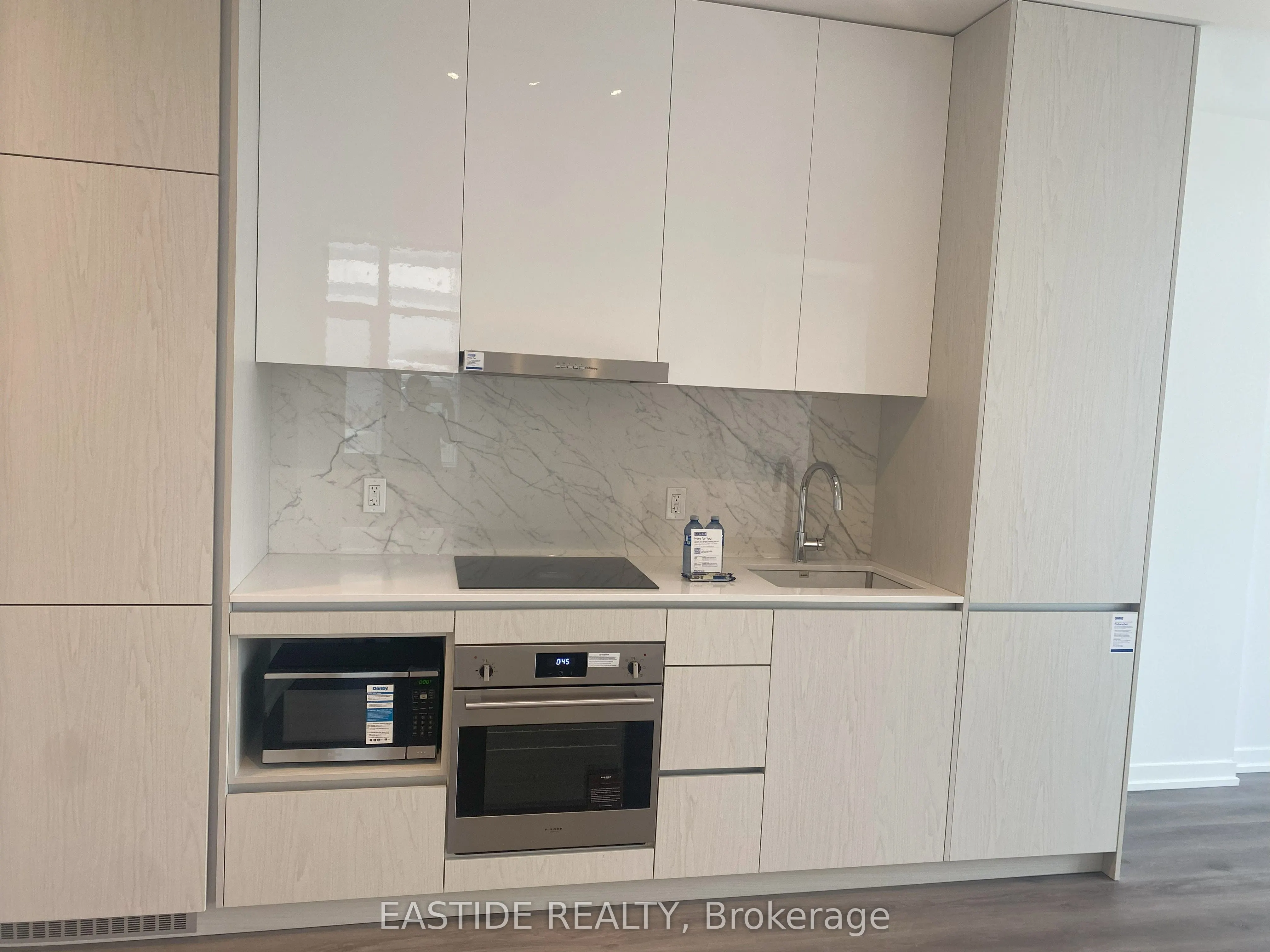 28 Interchange Way S, #109