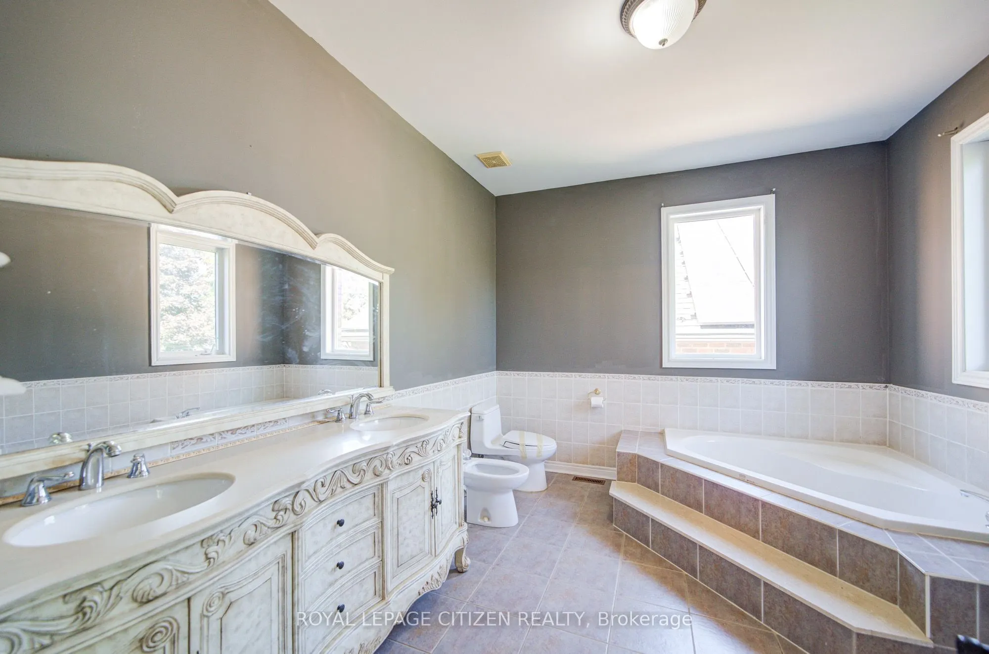 180 Kimber Crescent