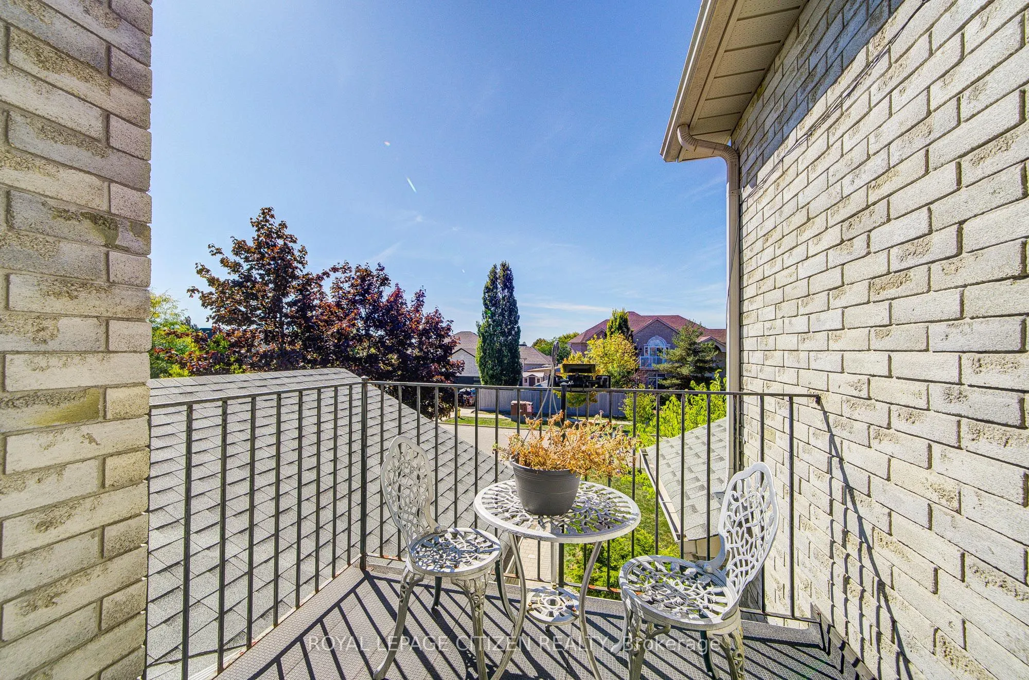 180 Kimber Crescent
