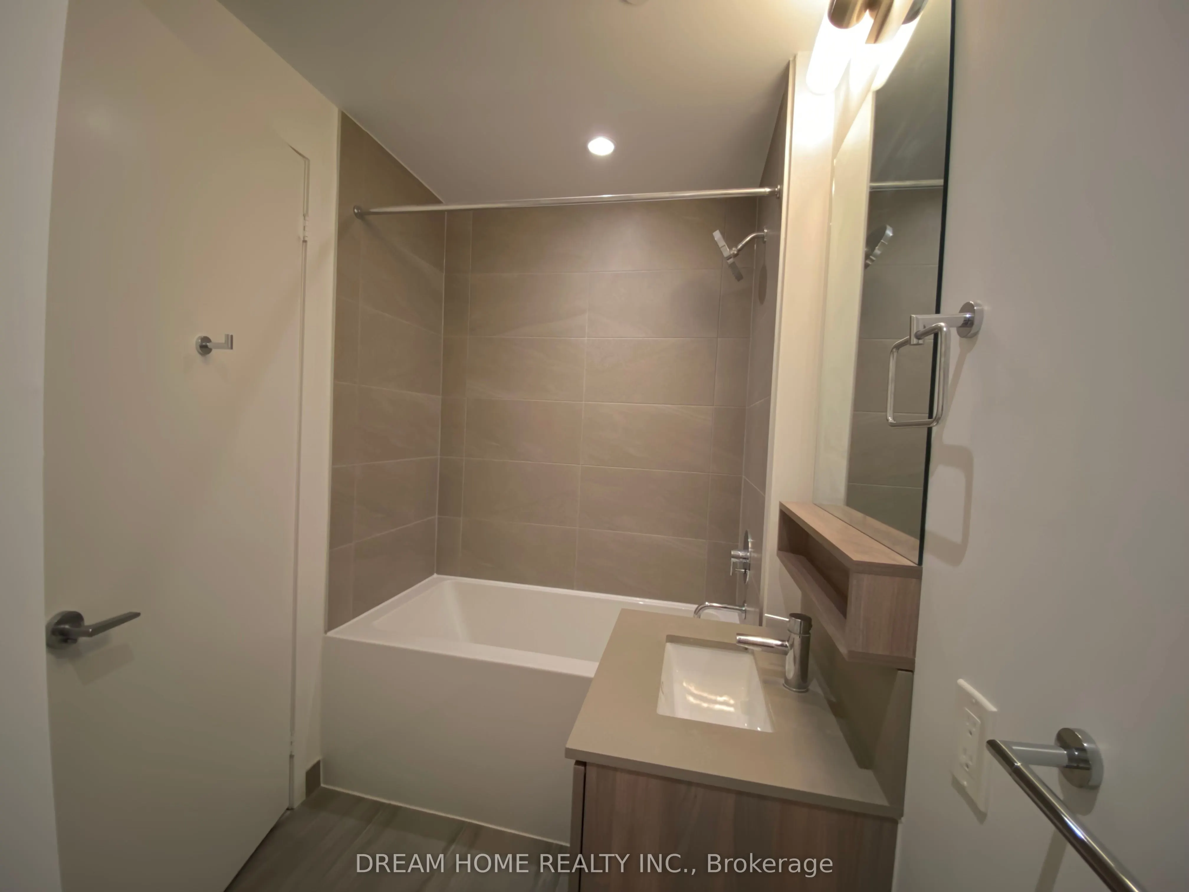 950 Portage Parkway, #2108