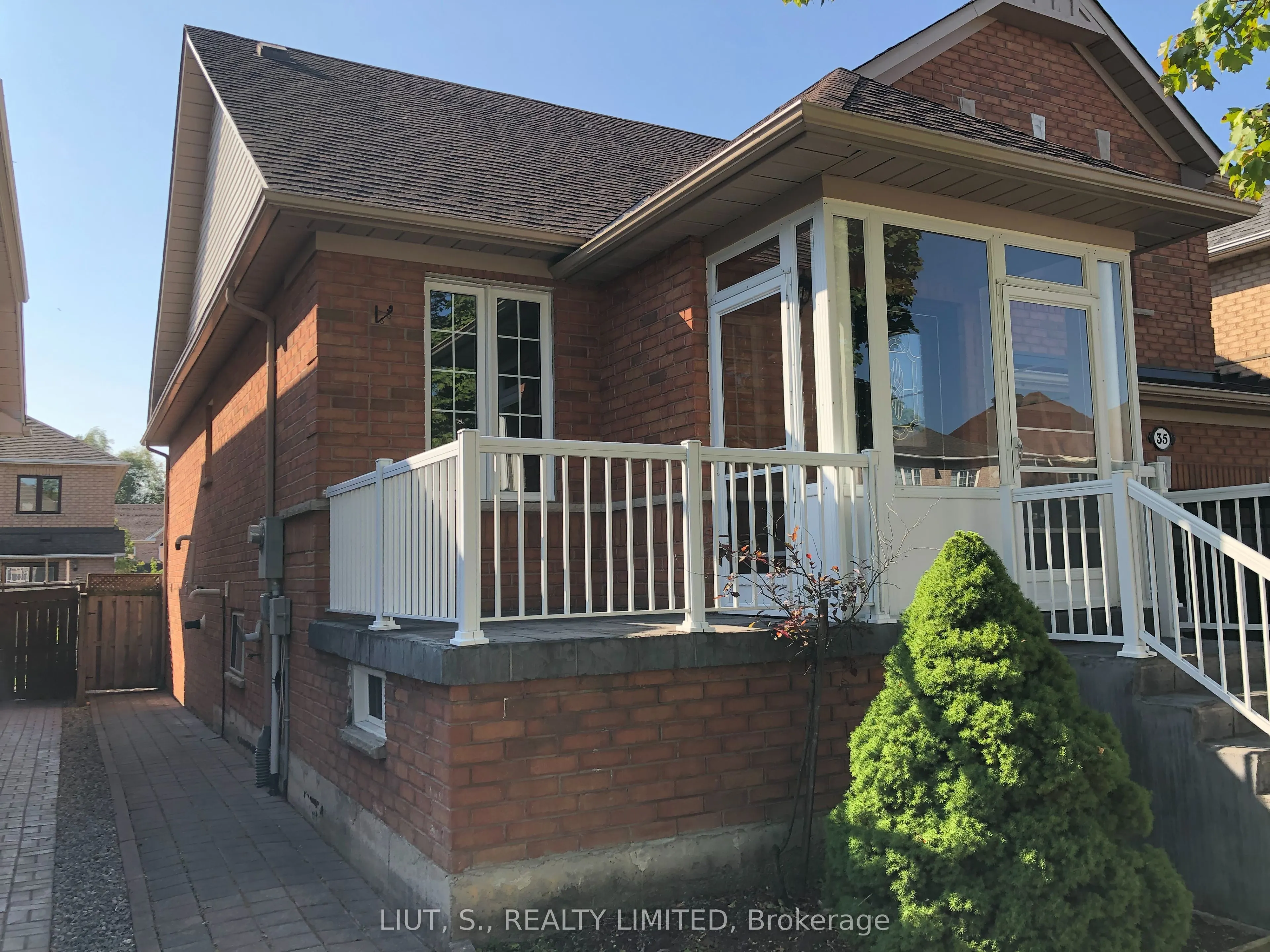 35 Monte Cristi Street