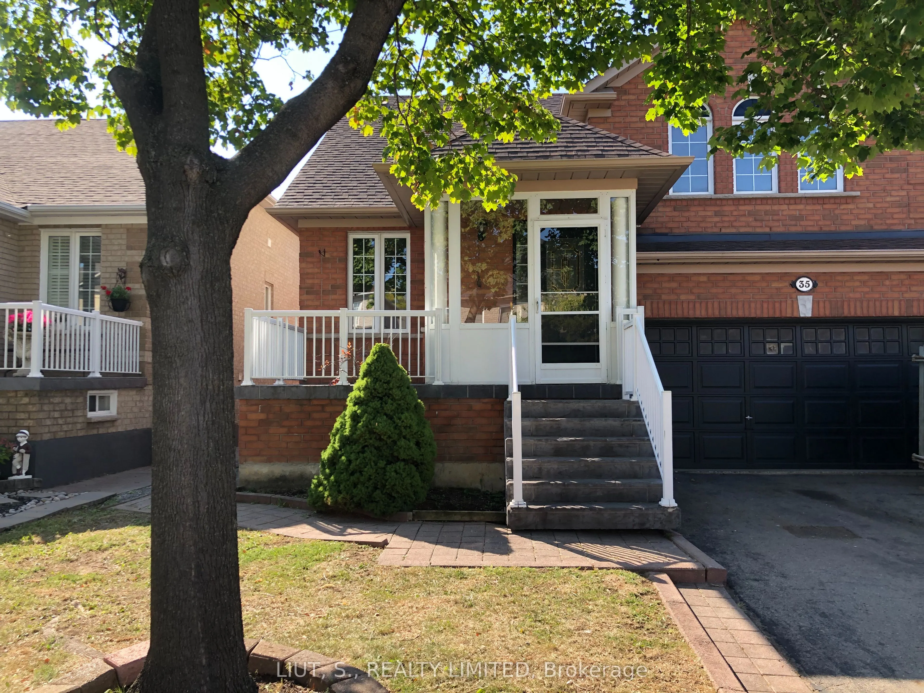 35 Monte Cristi Street